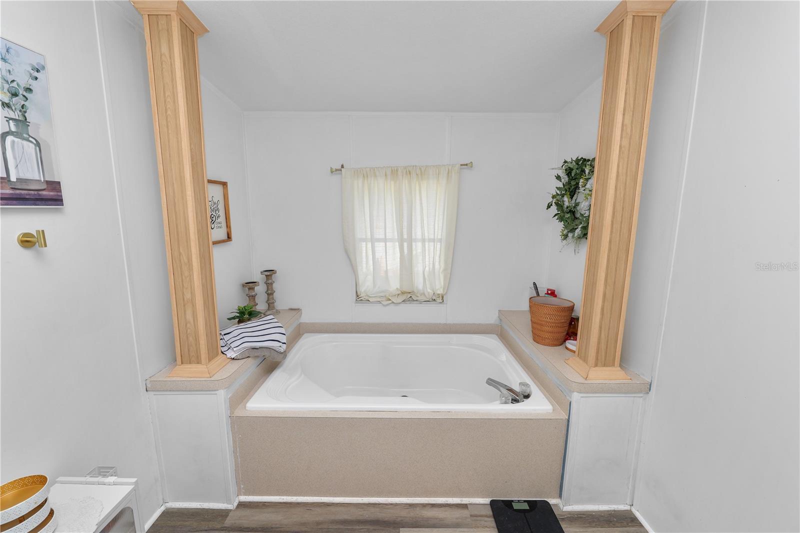 Image 53 of 56 For 11516 Tuten Loop