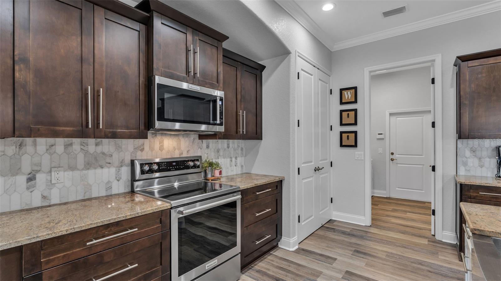 Image 10 of 55 For 7089 Highlands Creek Avenue