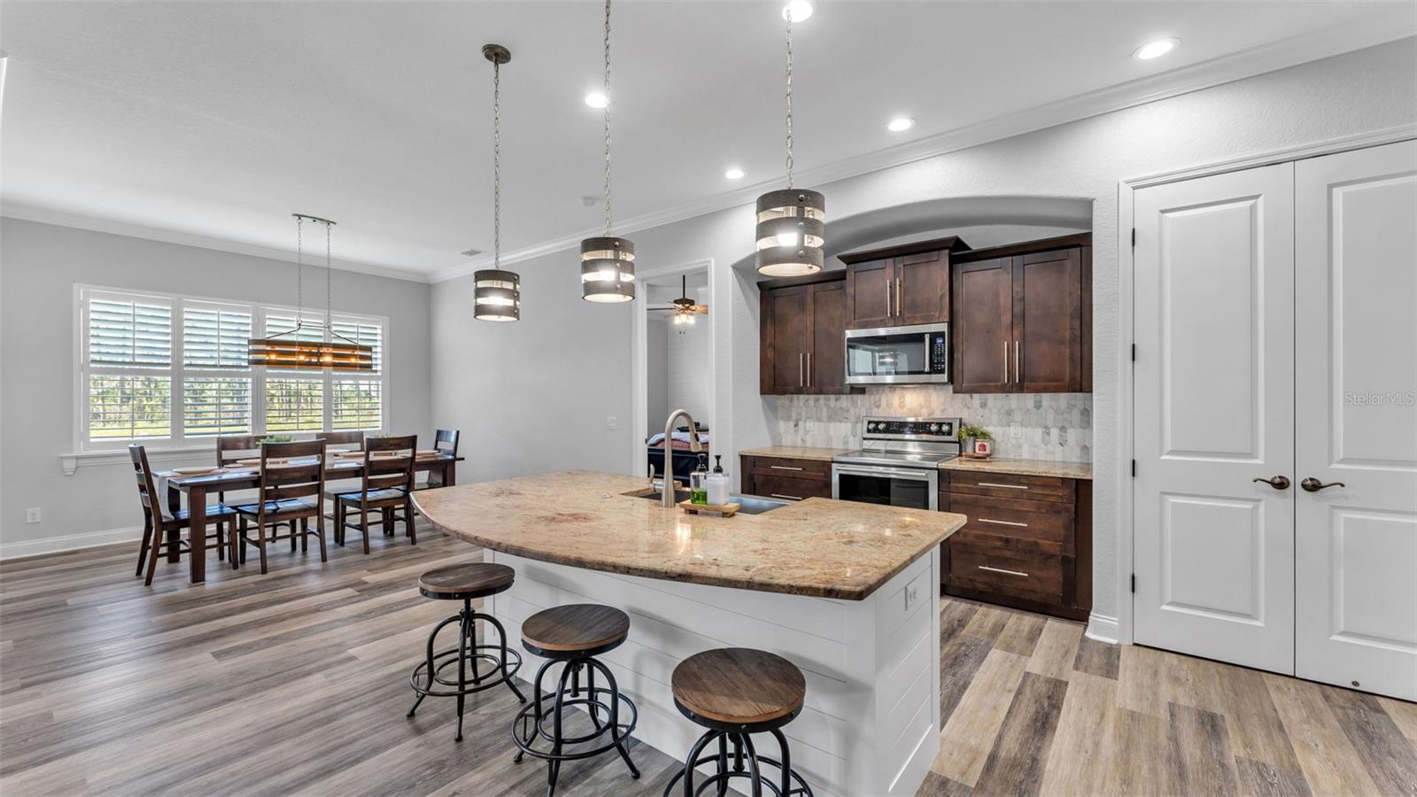 Image 7 of 55 For 7089 Highlands Creek Avenue