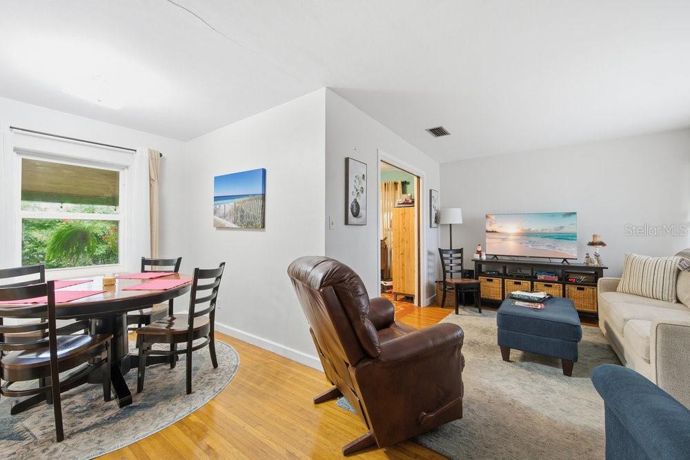 Image 11 of 33 For 535 Palm Drive