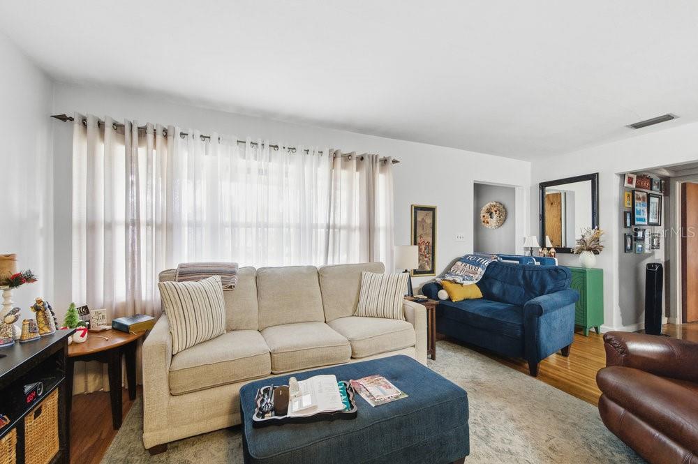 Image 9 of 33 For 535 Palm Drive