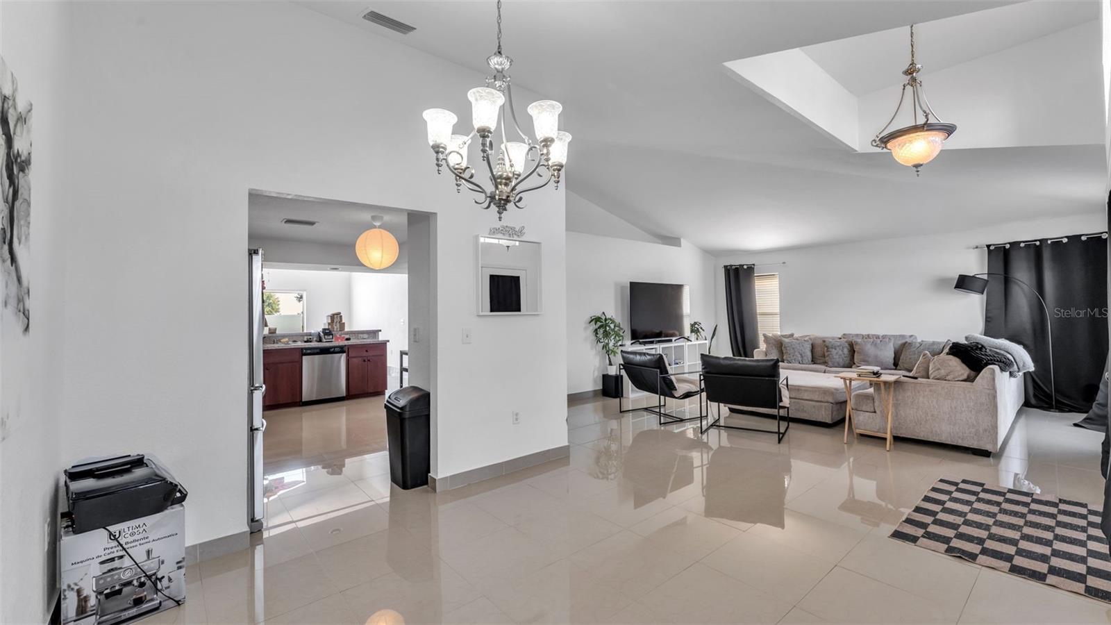 Image 10 of 40 For 587 Drayton Road