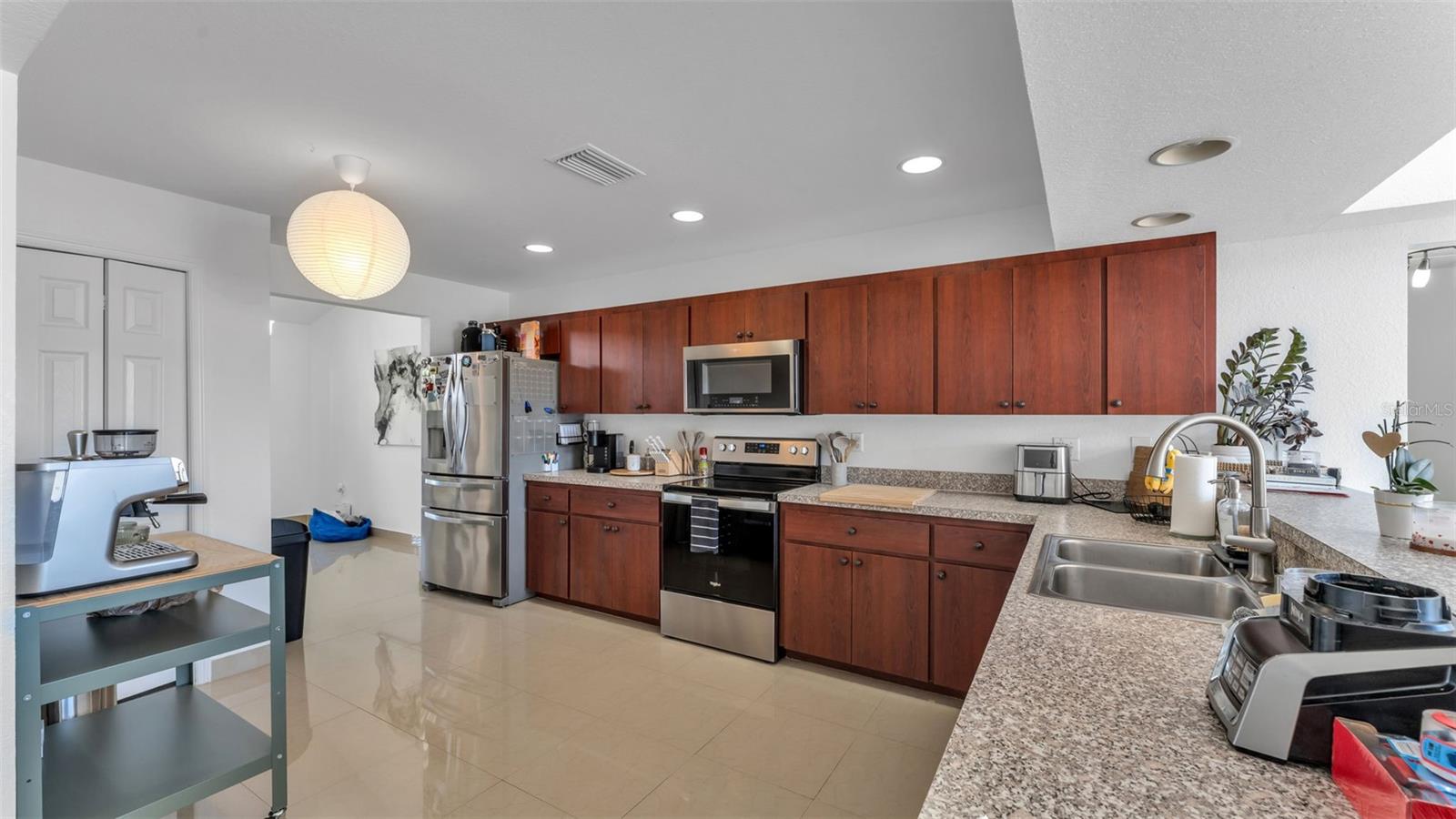 Image 13 of 40 For 587 Drayton Road