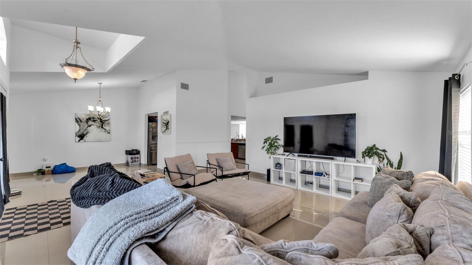 Image 7 of 40 For 587 Drayton Road