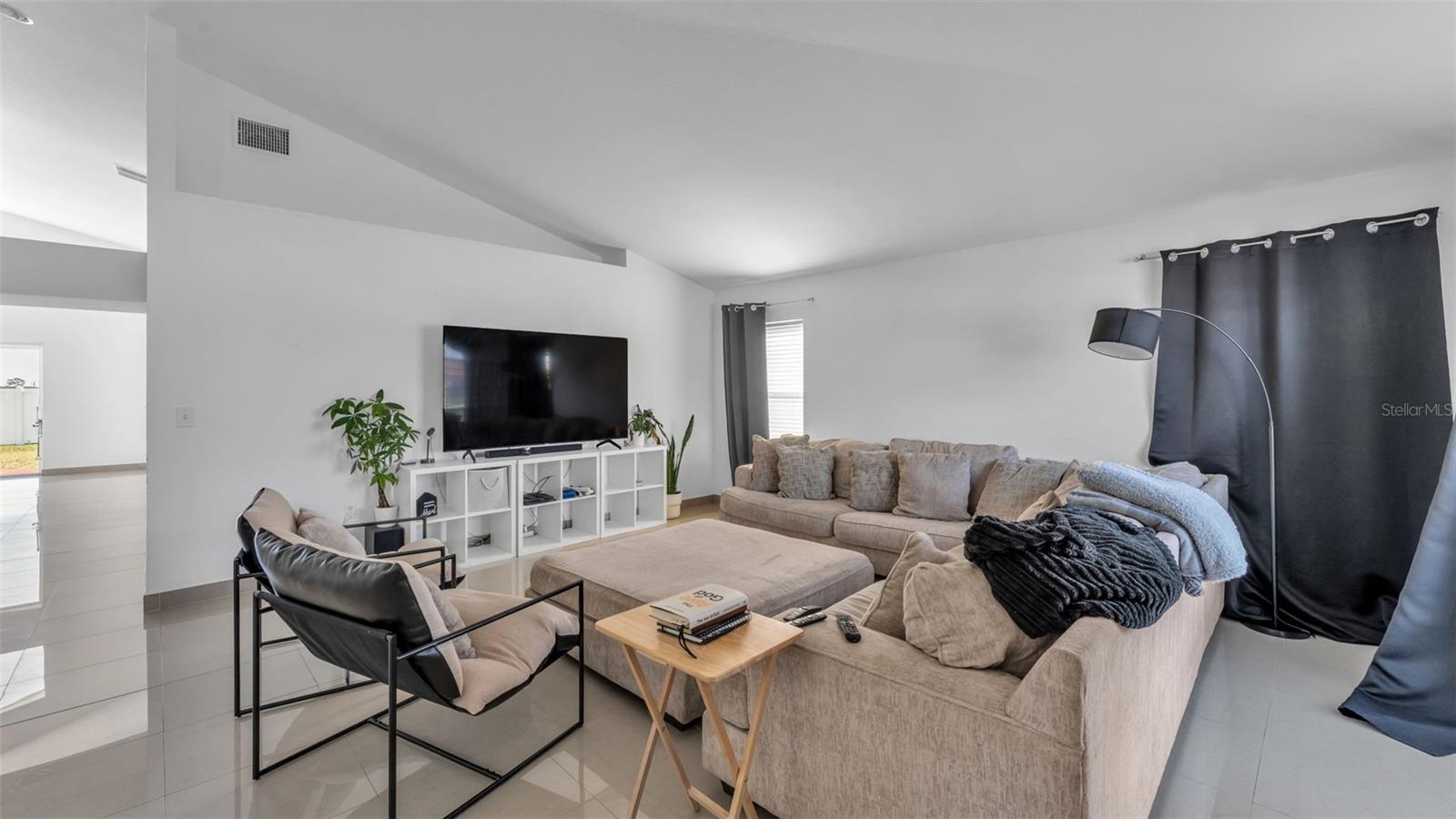 Image 8 of 40 For 587 Drayton Road