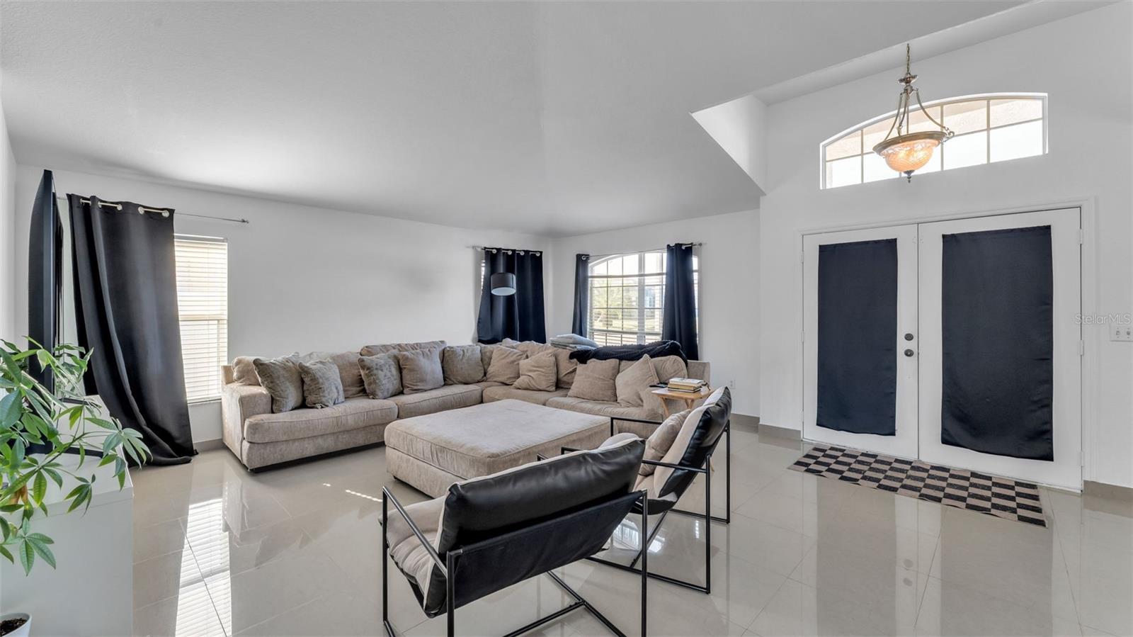 Image 9 of 40 For 587 Drayton Road