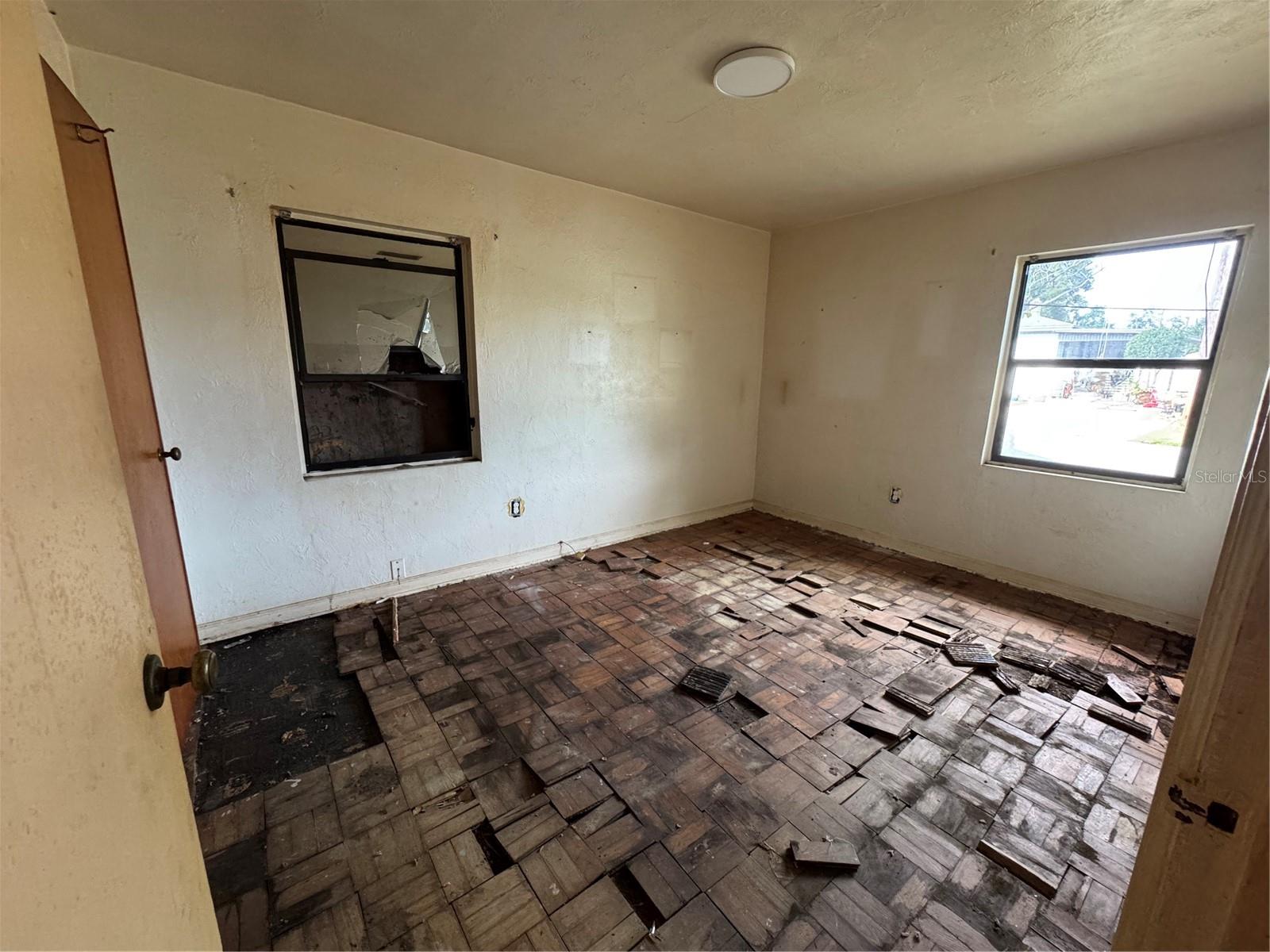 Image 14 of 26 For 1446 Gilmore Avenue