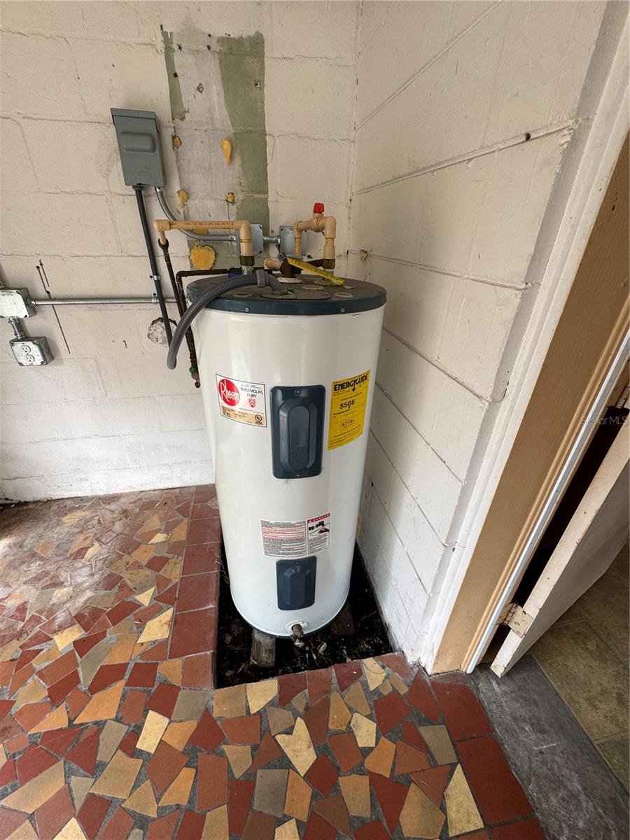 Image 24 of 26 For 1446 Gilmore Avenue