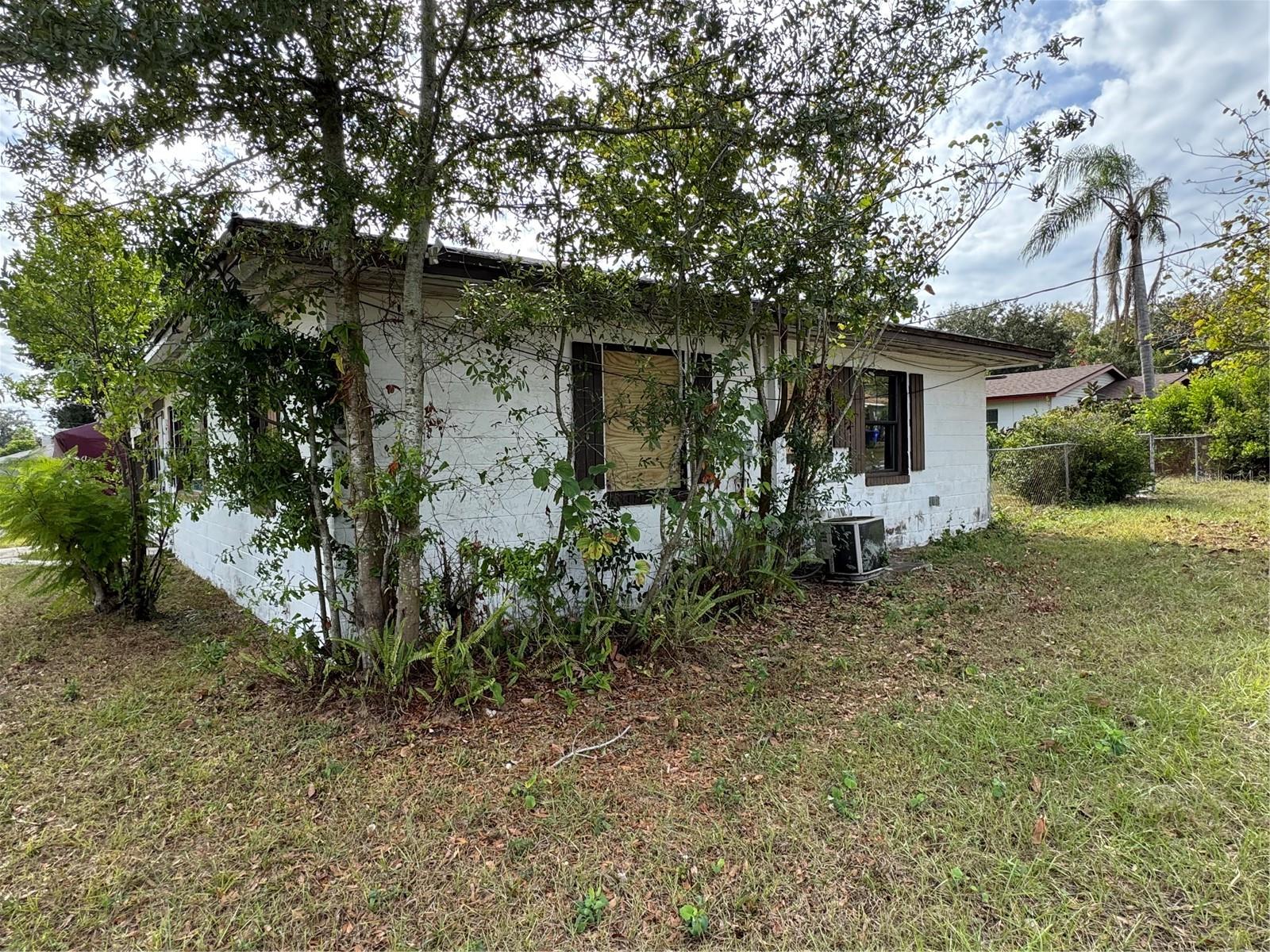 Image 5 of 26 For 1446 Gilmore Avenue