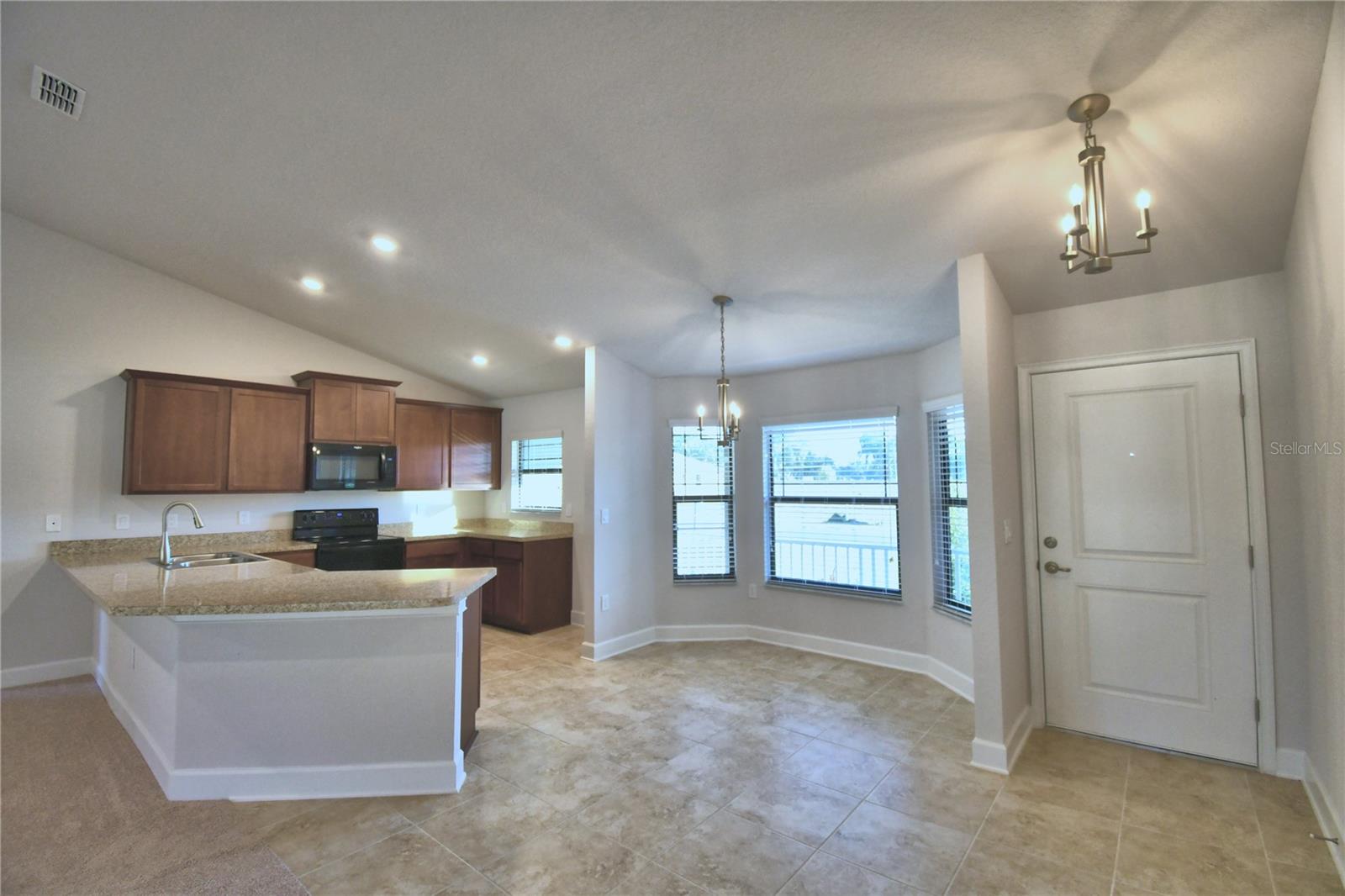 Image 4 of 6 For 1218 Hickory Nut Drive