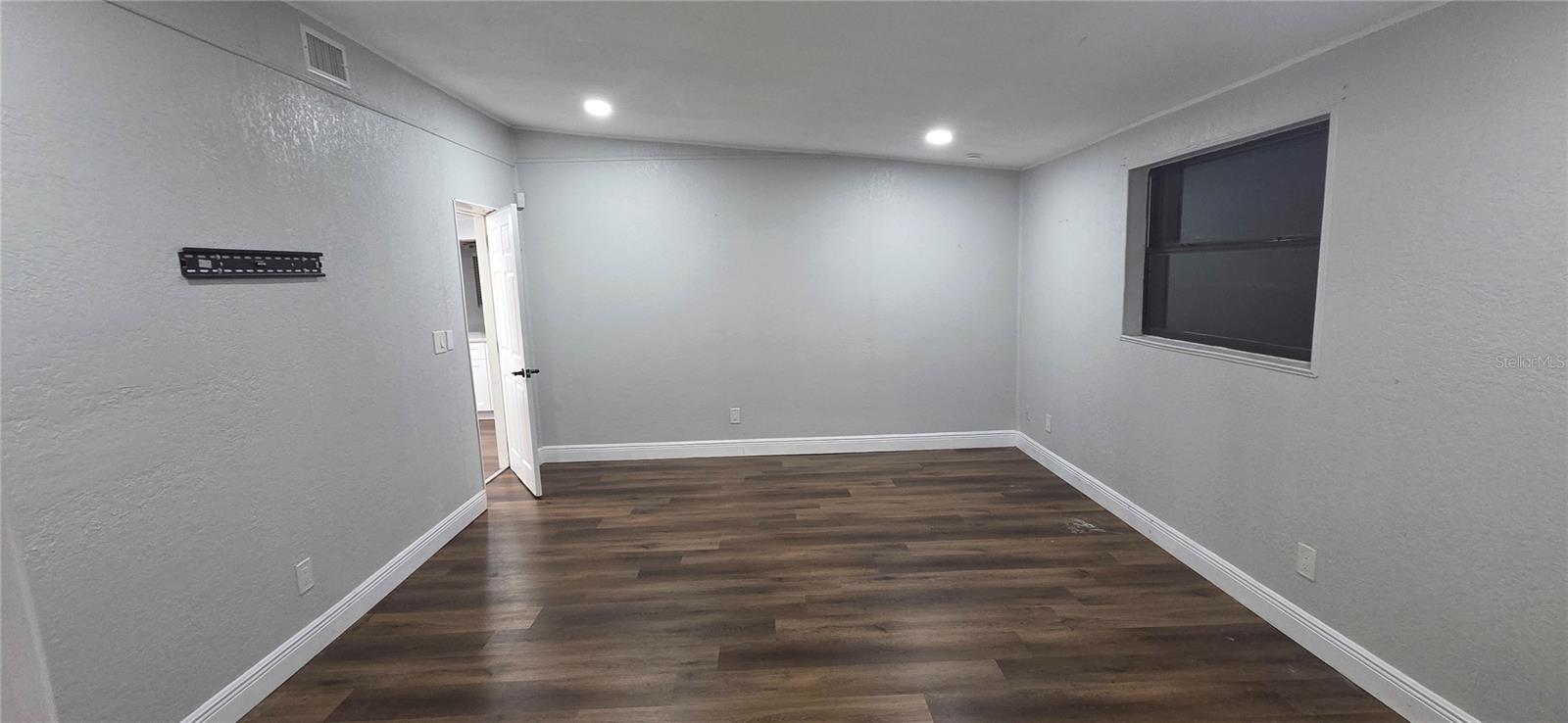 Image 23 of 32 For 1304 Mayflower Drive