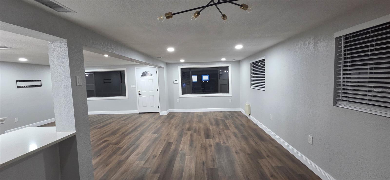 Image 4 of 32 For 1304 Mayflower Drive