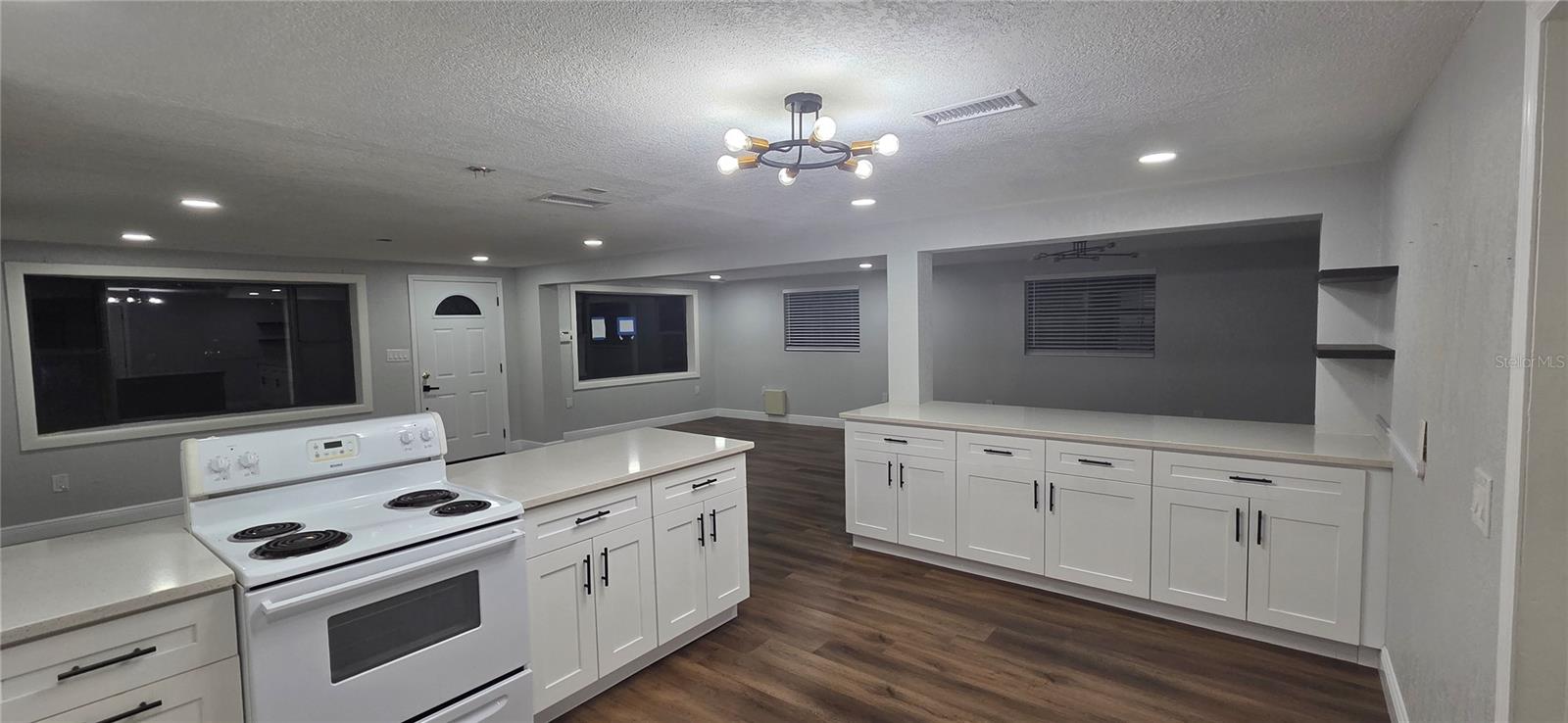 Image 5 of 32 For 1304 Mayflower Drive