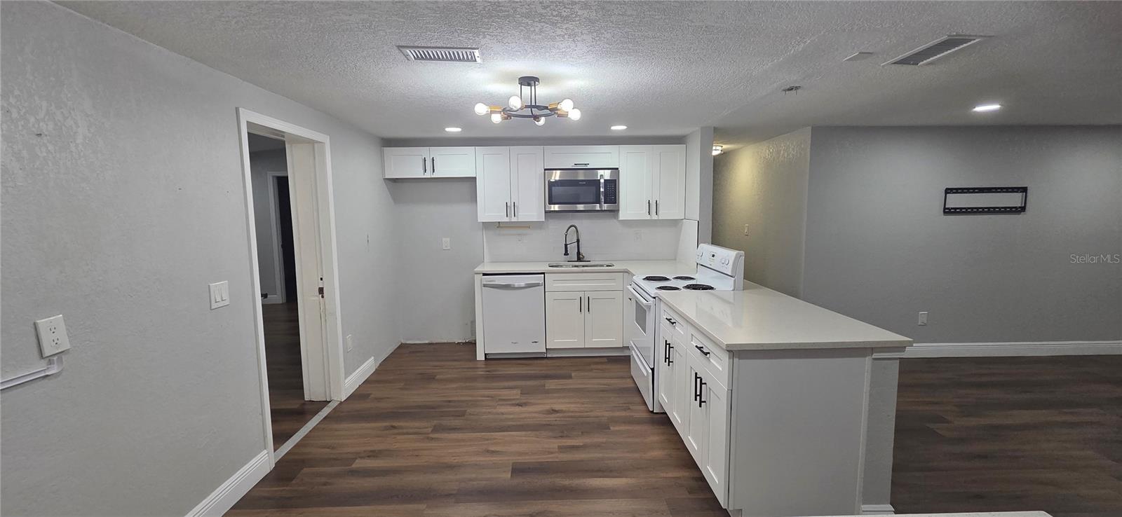 Image 7 of 32 For 1304 Mayflower Drive