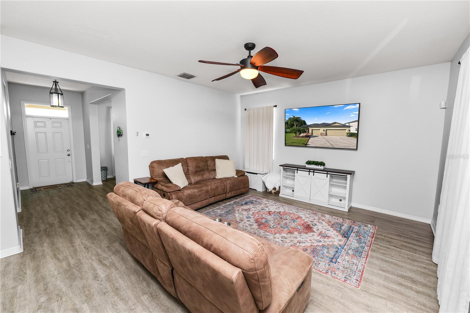 Image 24 of 49 For 7226 Cedarcrest Boulevard