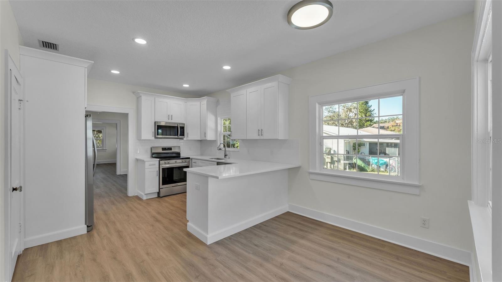 Image 10 of 29 For 208 Poinsettia Street