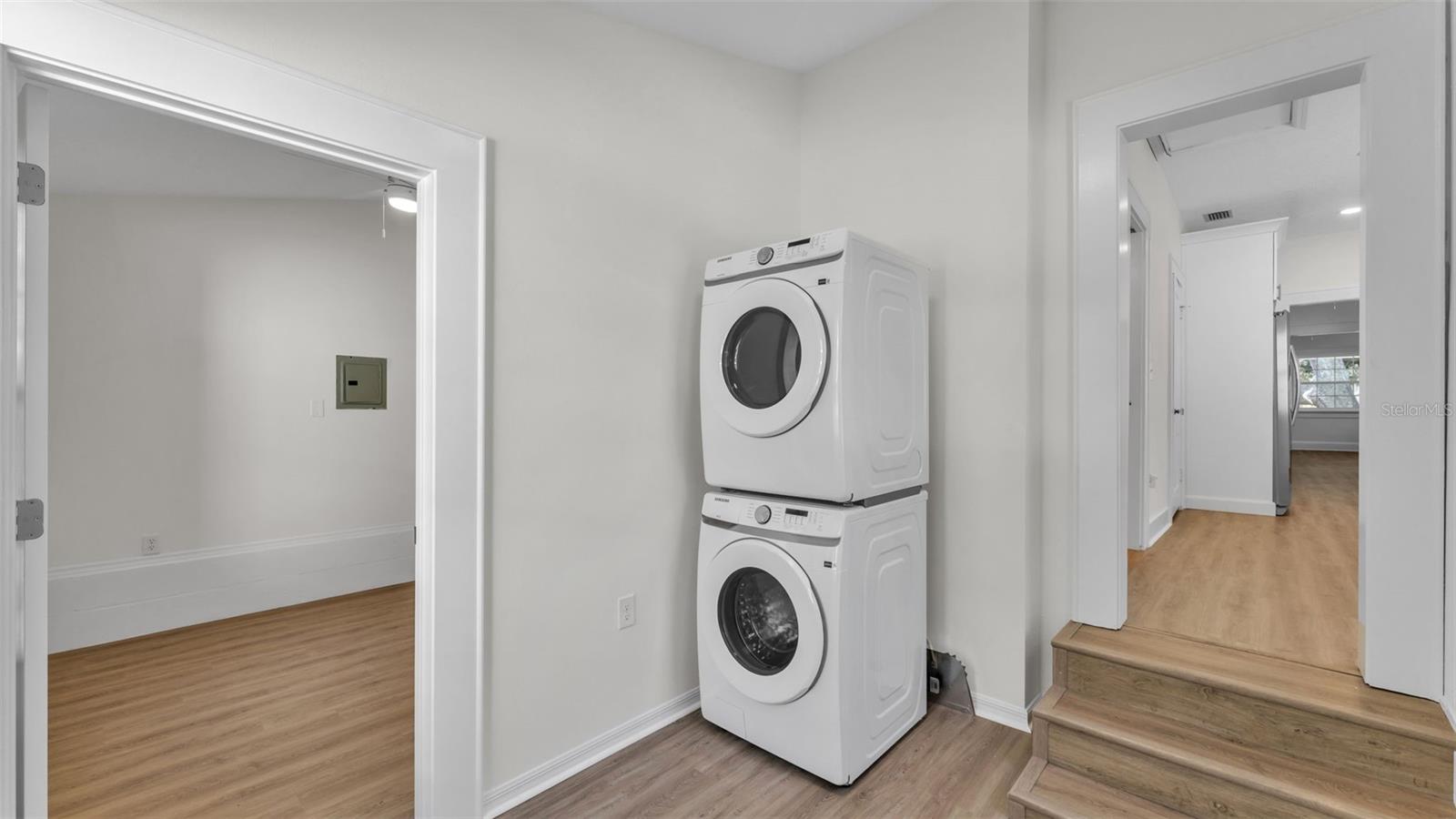 Image 18 of 29 For 208 Poinsettia Street