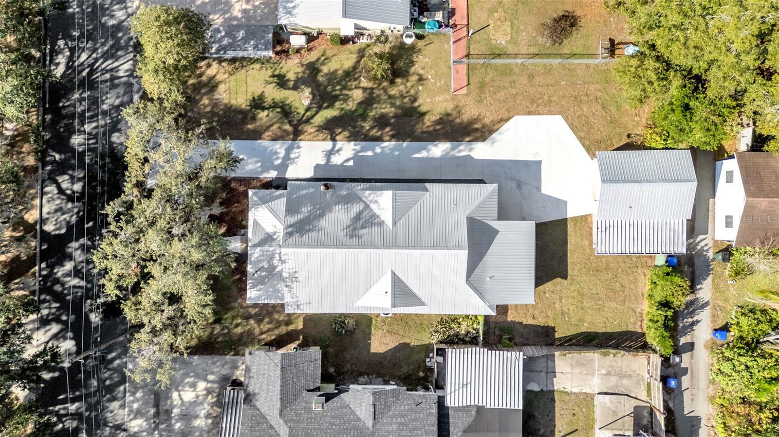 Image 28 of 29 For 208 Poinsettia Street