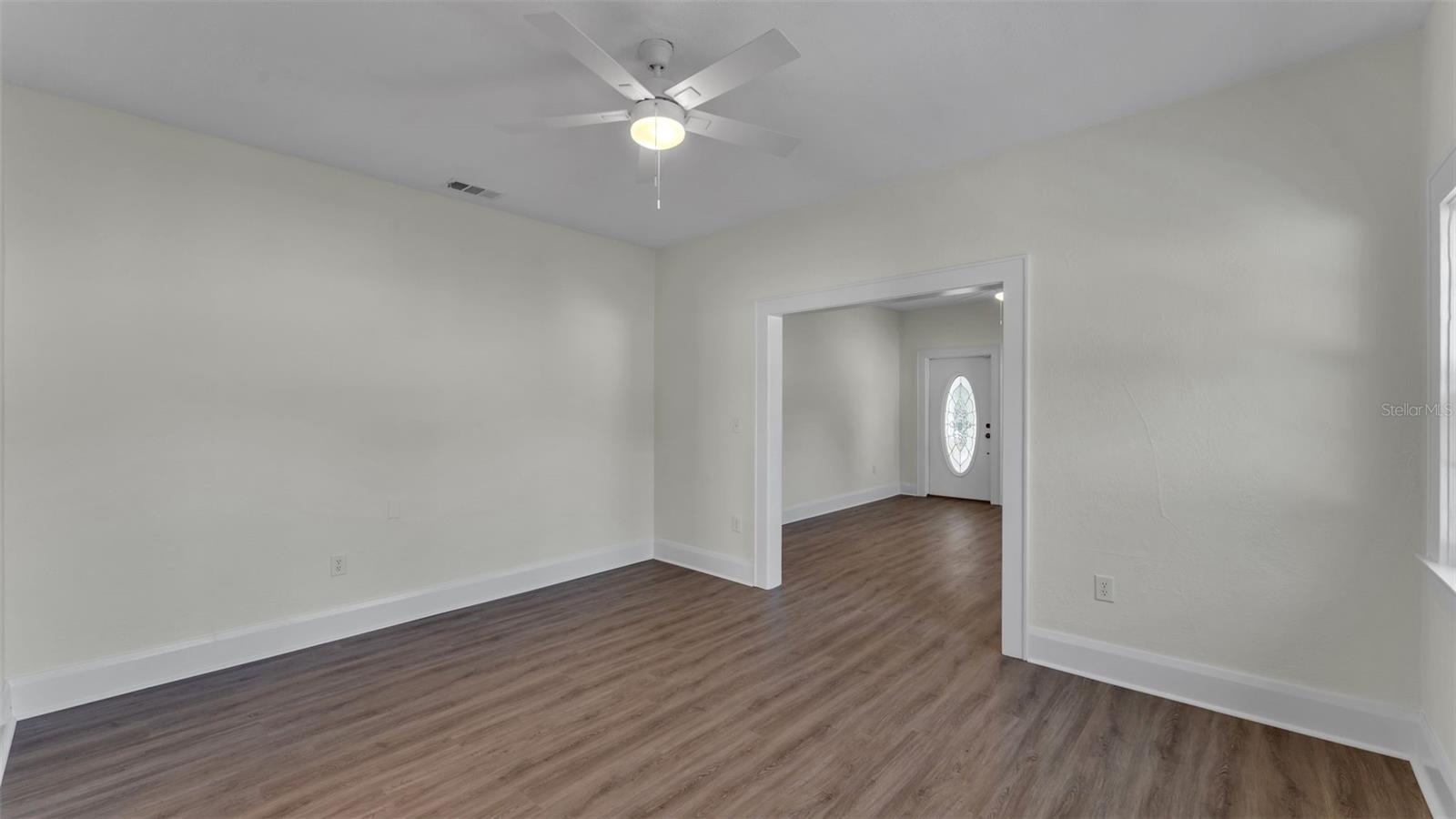 Image 6 of 29 For 208 Poinsettia Street