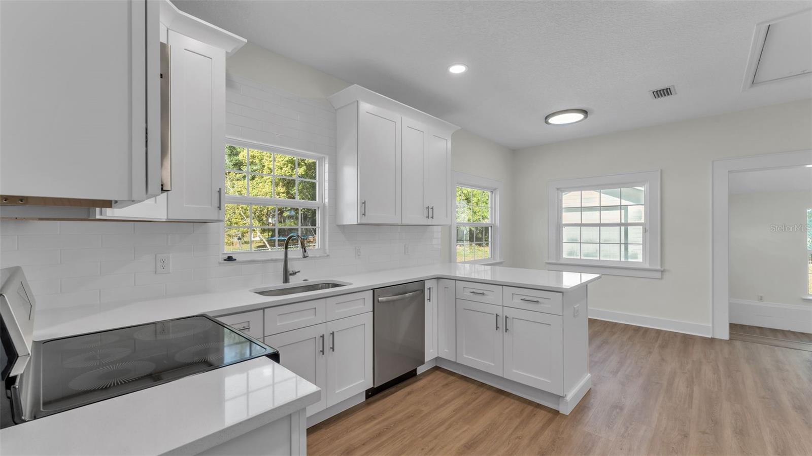 Image 8 of 29 For 208 Poinsettia Street