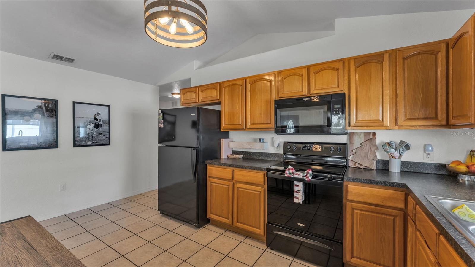 Image 20 of 29 For 702 Lemon Avenue