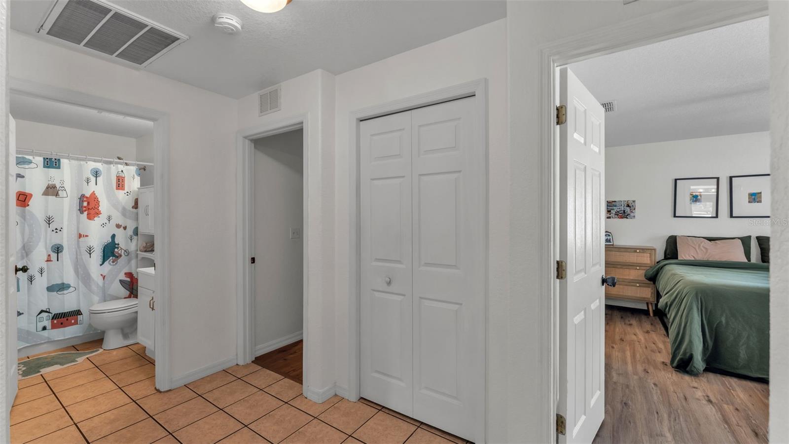 Image 24 of 29 For 702 Lemon Avenue