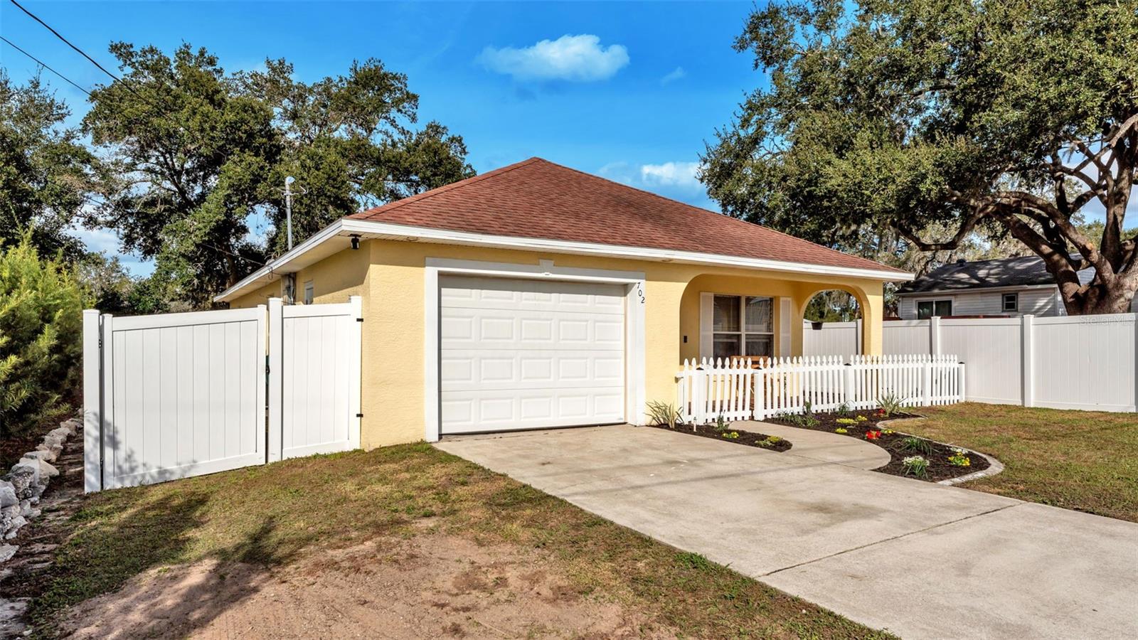 Image 26 of 29 For 702 Lemon Avenue