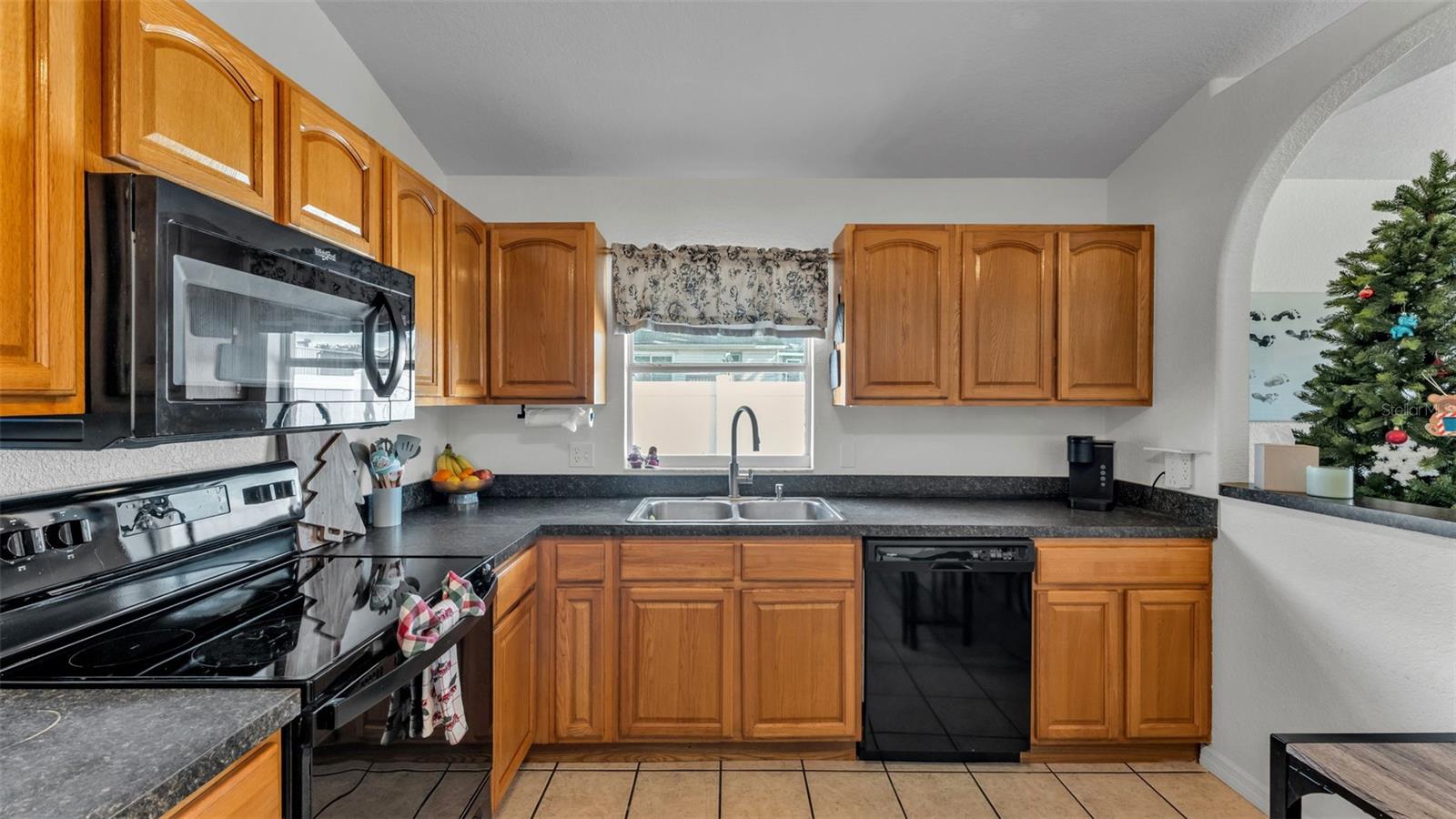 Image 6 of 29 For 702 Lemon Avenue