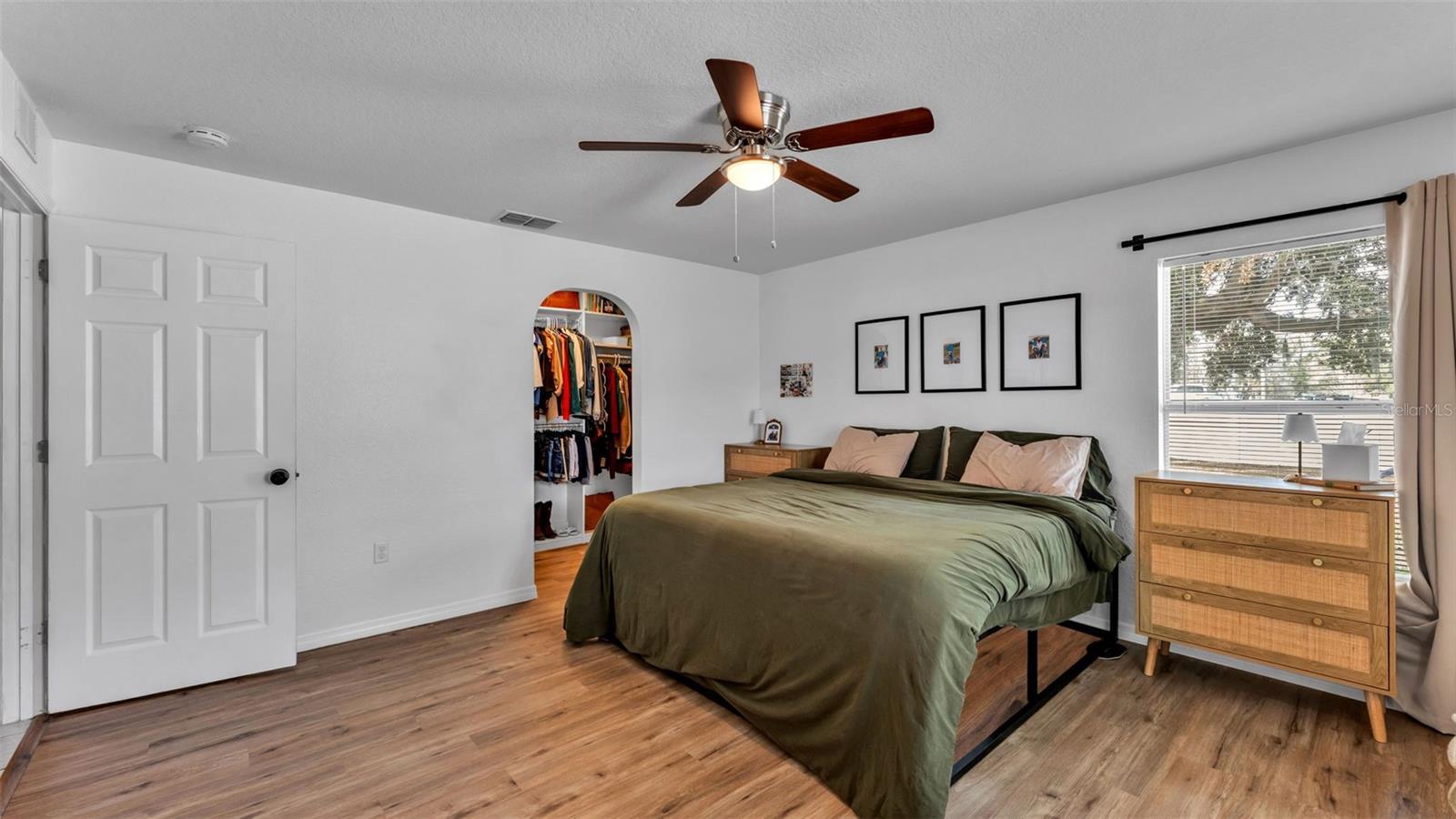 Image 8 of 29 For 702 Lemon Avenue