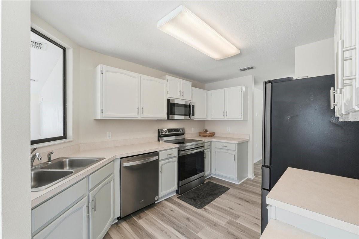 Image 10 of 38 For 664 Eagle Run