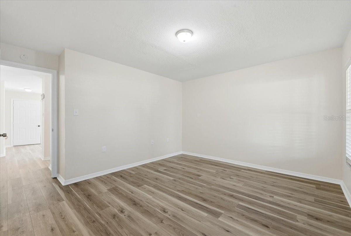 Image 17 of 38 For 664 Eagle Run