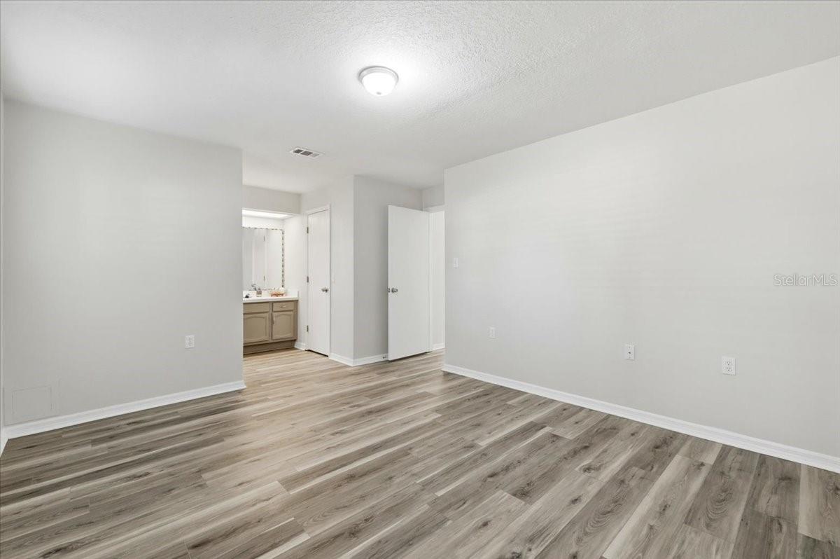 Image 18 of 38 For 664 Eagle Run