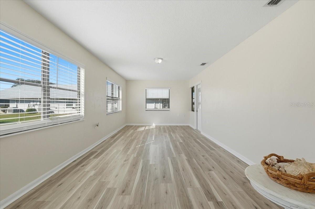 Image 20 of 38 For 664 Eagle Run