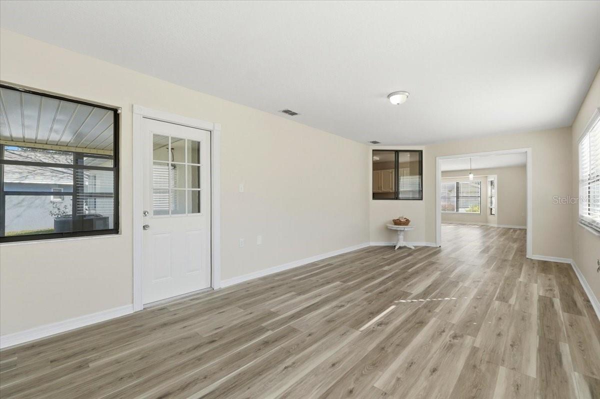 Image 21 of 38 For 664 Eagle Run