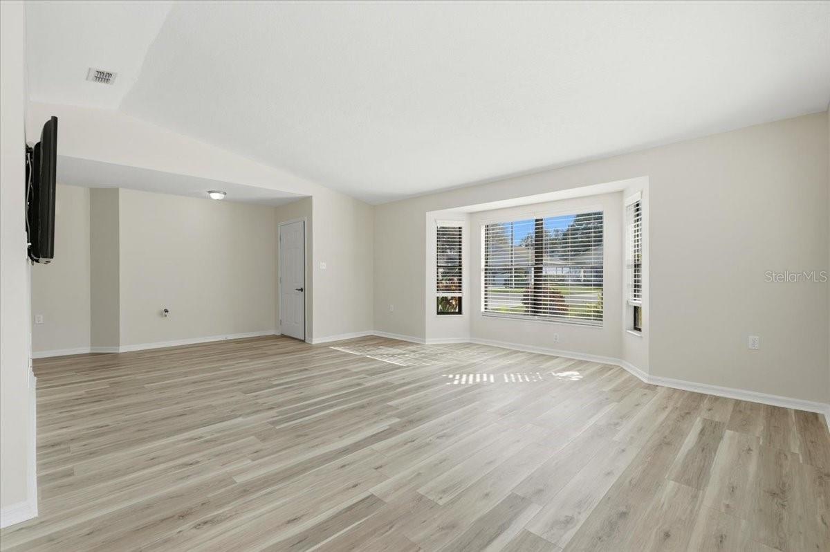 Image 5 of 38 For 664 Eagle Run