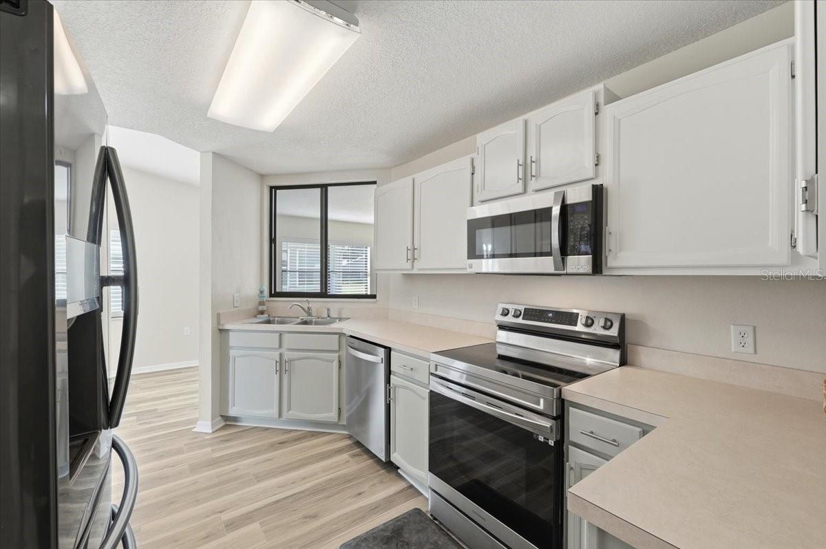 Image 8 of 38 For 664 Eagle Run