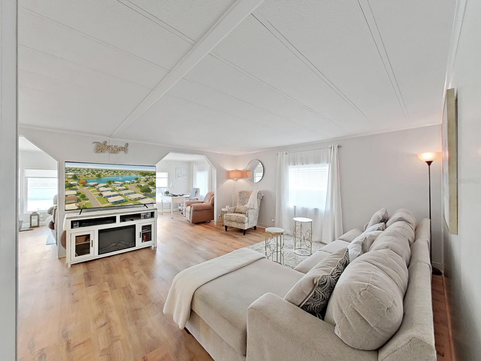 Image 11 of 42 For 4928 Foxdale Dr