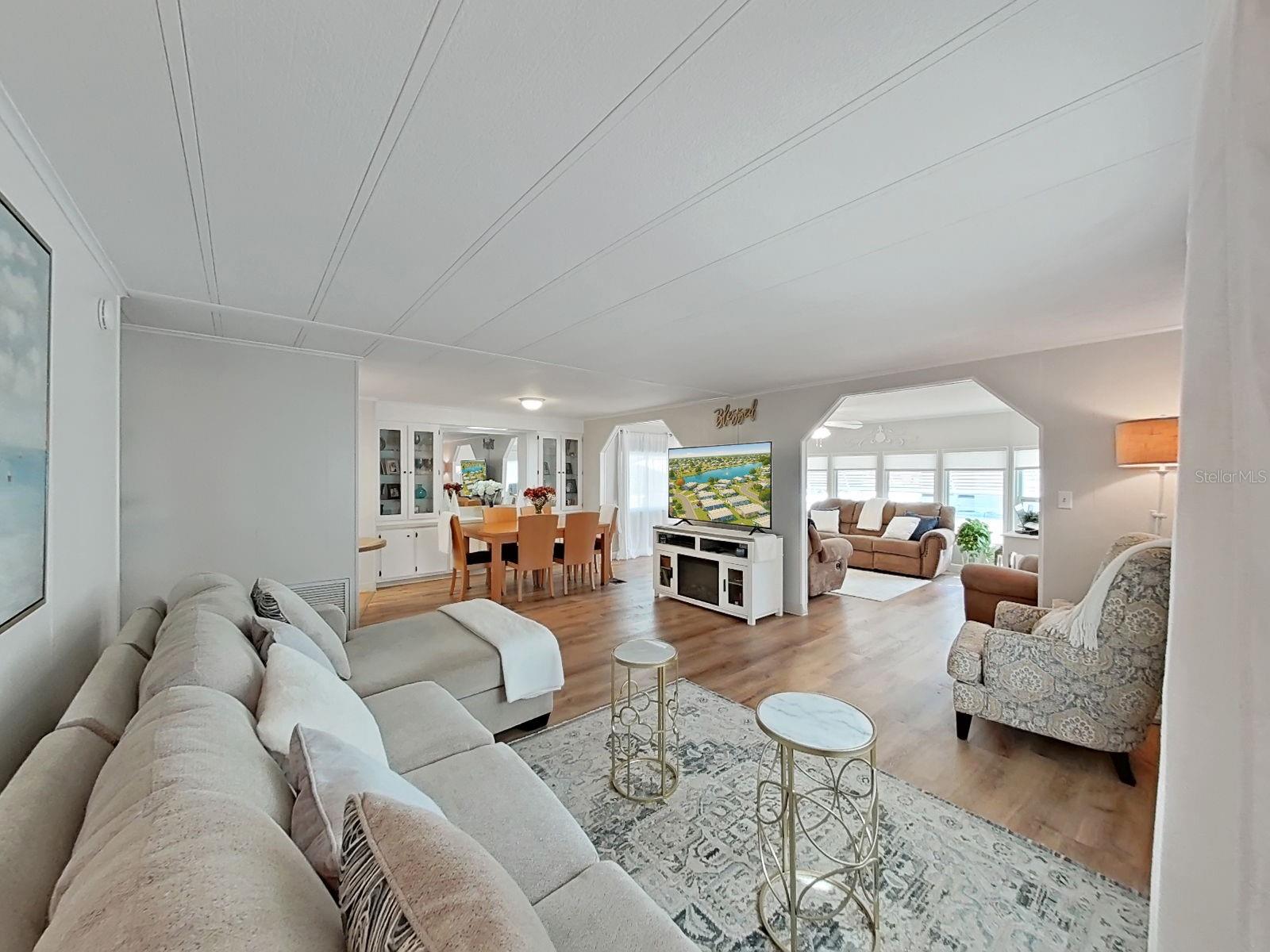 Image 12 of 42 For 4928 Foxdale Dr