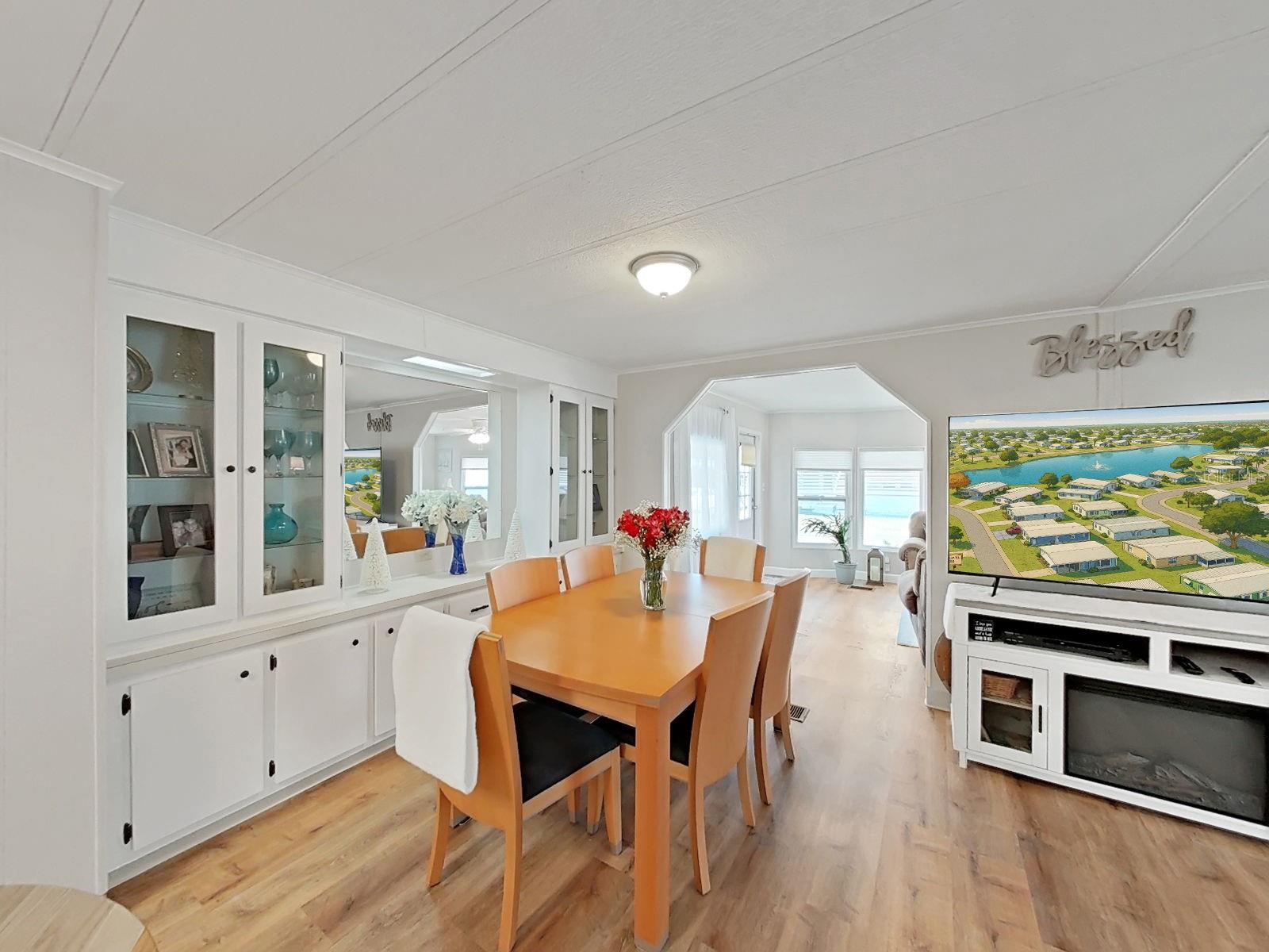 Image 13 of 42 For 4928 Foxdale Dr