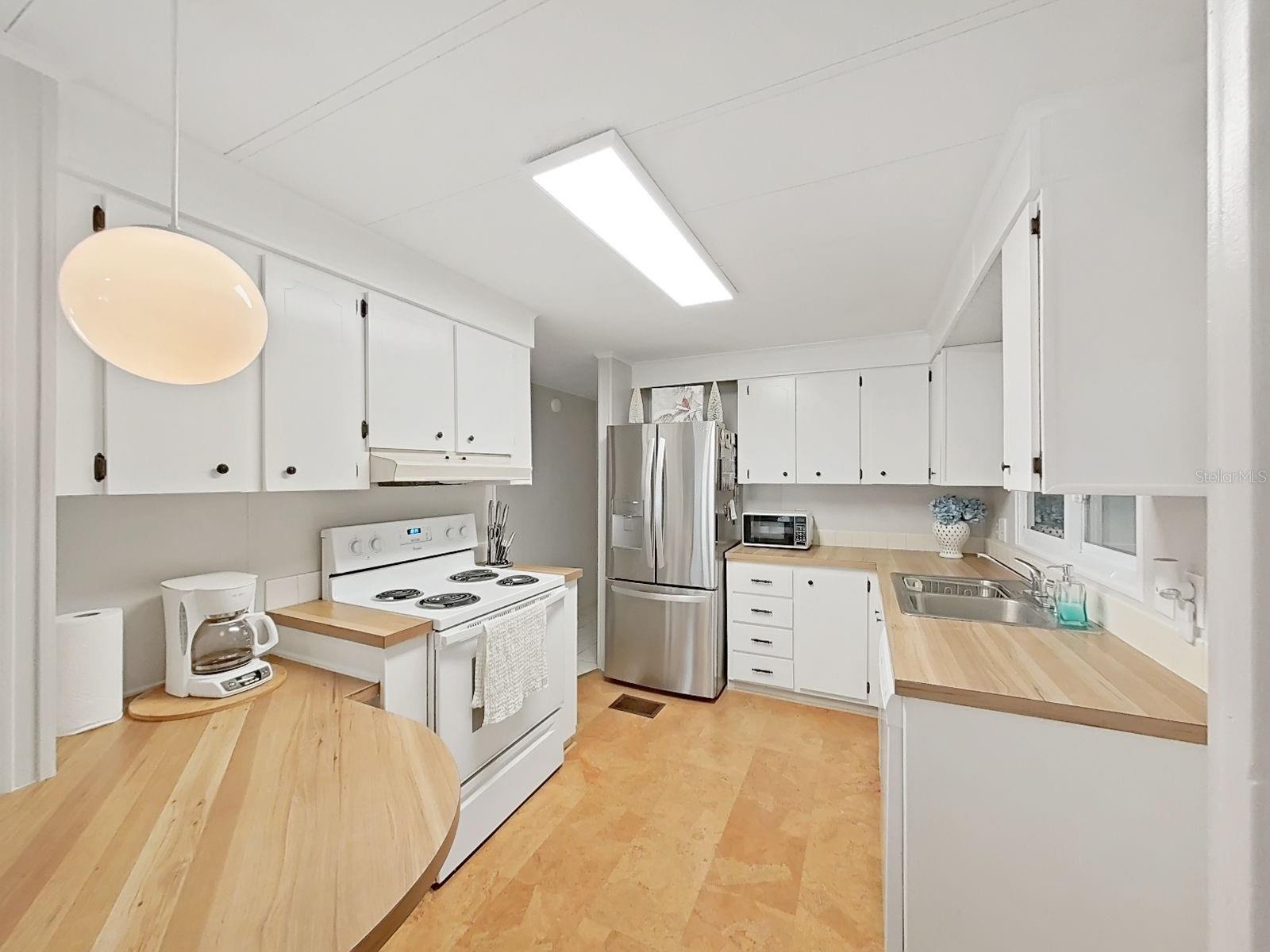 Image 18 of 42 For 4928 Foxdale Dr