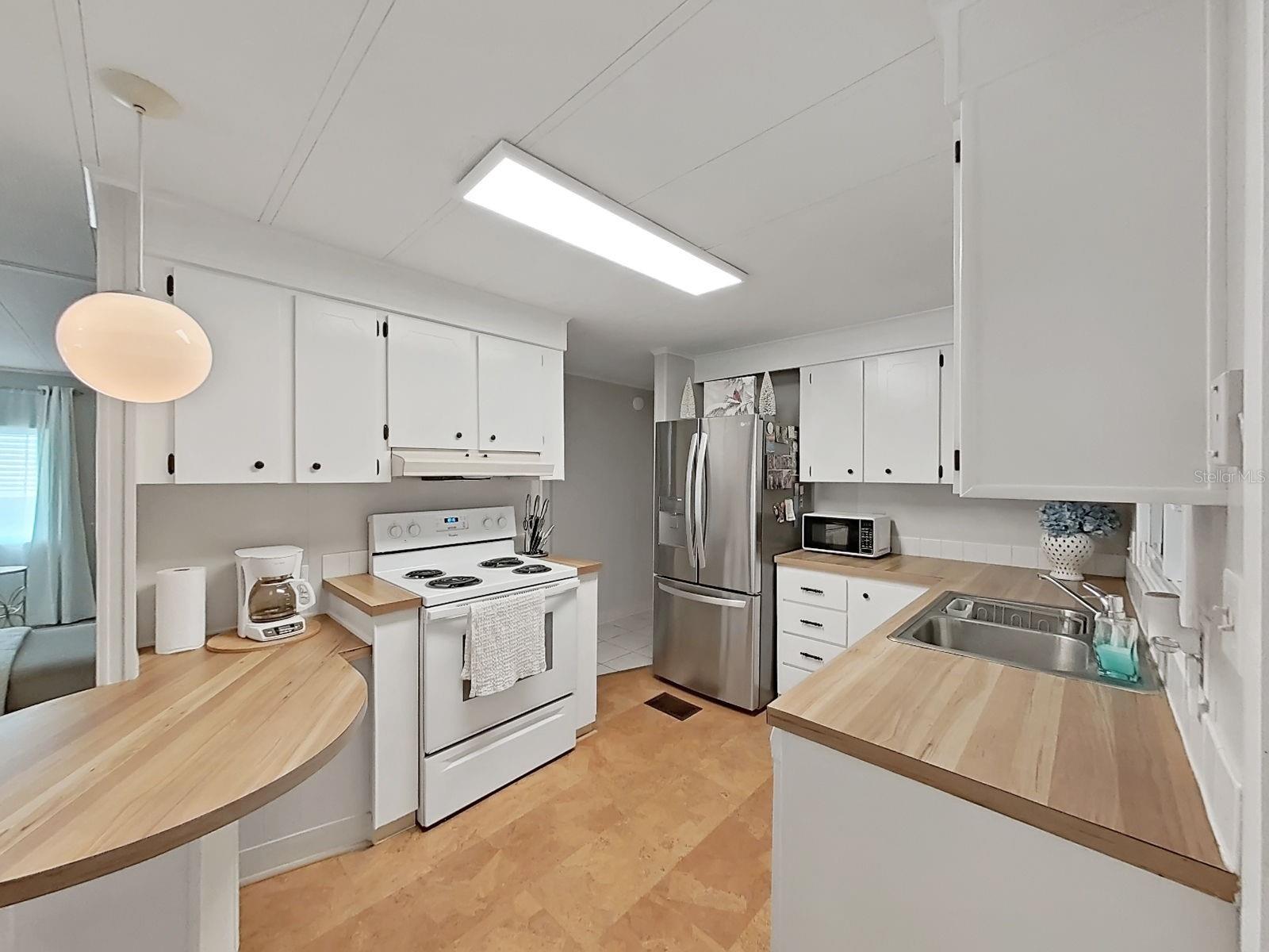 Image 21 of 42 For 4928 Foxdale Dr