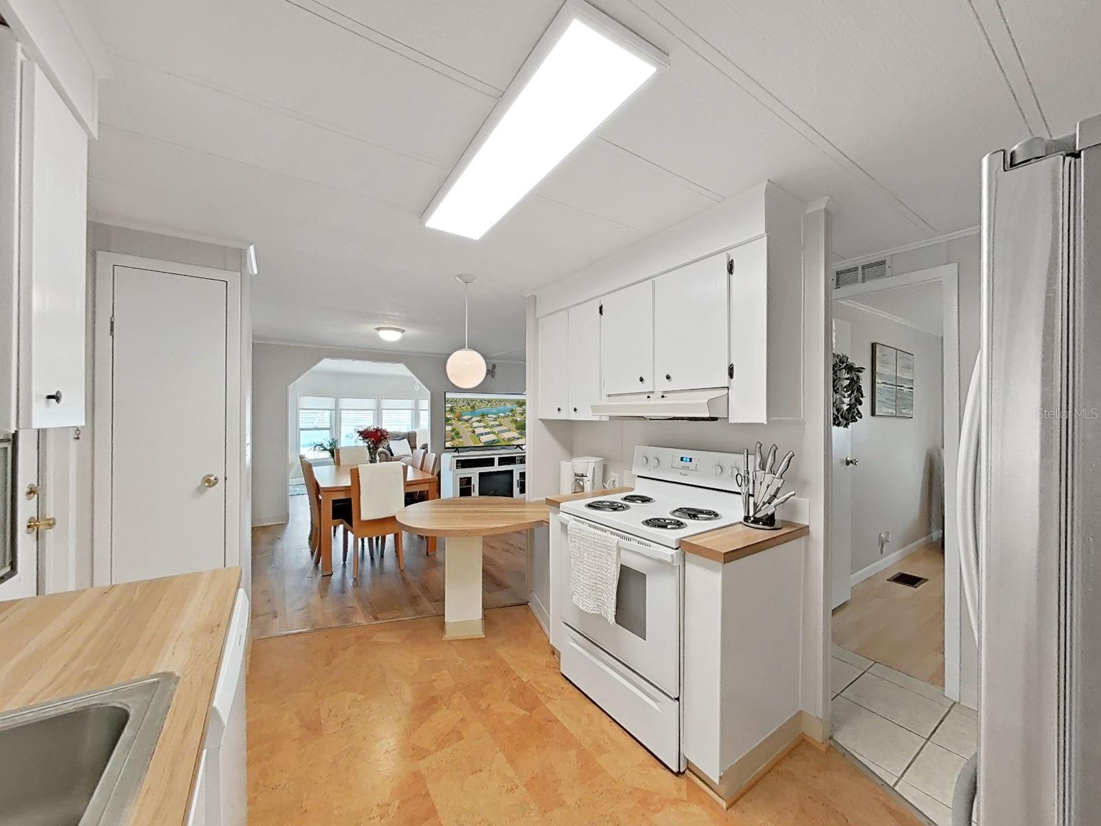 Image 22 of 42 For 4928 Foxdale Dr