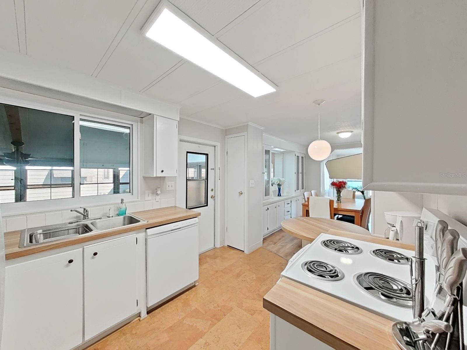 Image 23 of 42 For 4928 Foxdale Dr