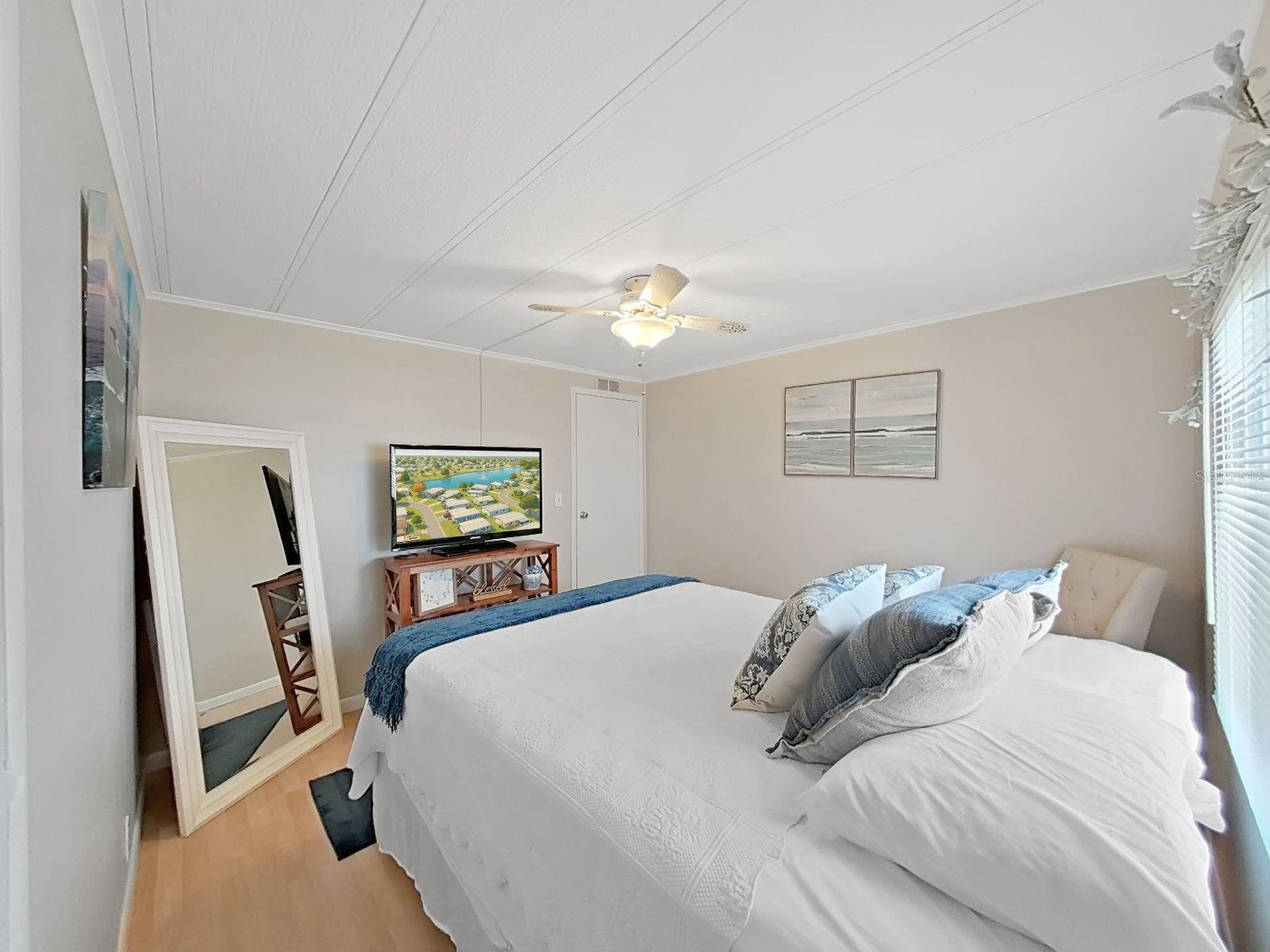 Image 25 of 42 For 4928 Foxdale Dr