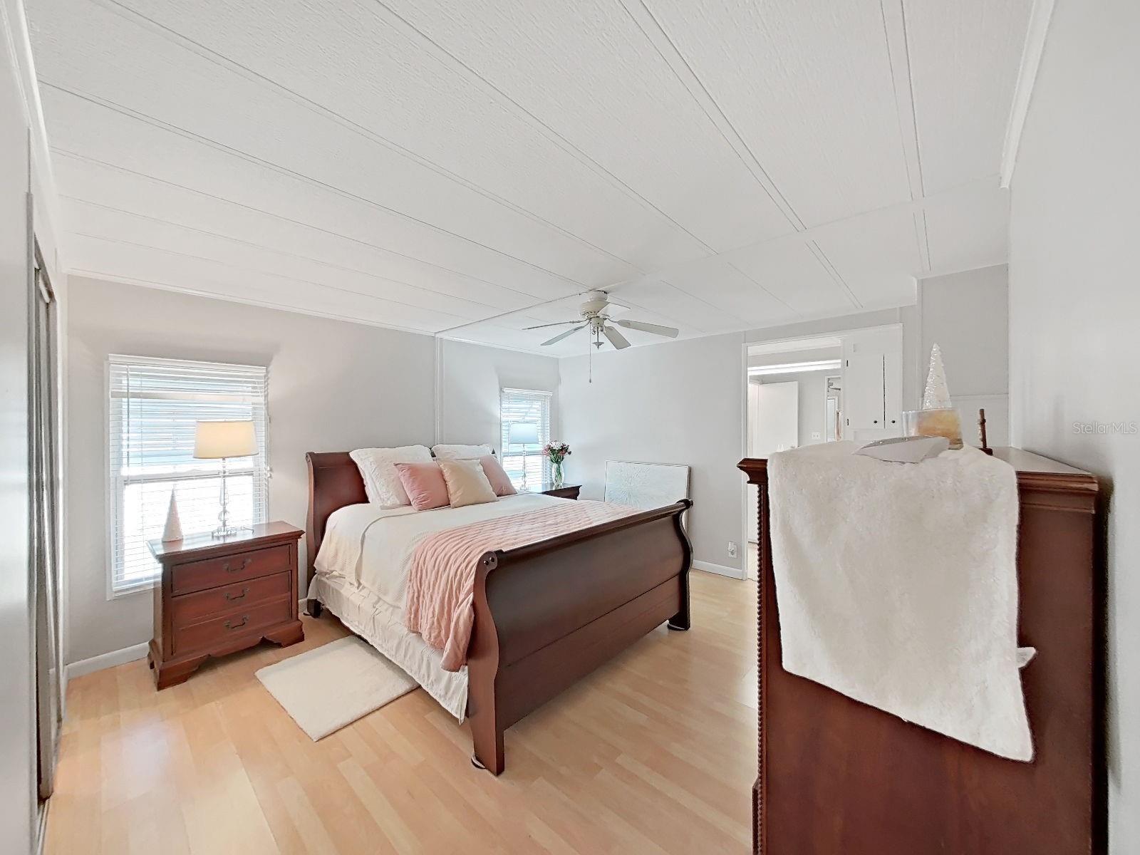 Image 28 of 42 For 4928 Foxdale Dr