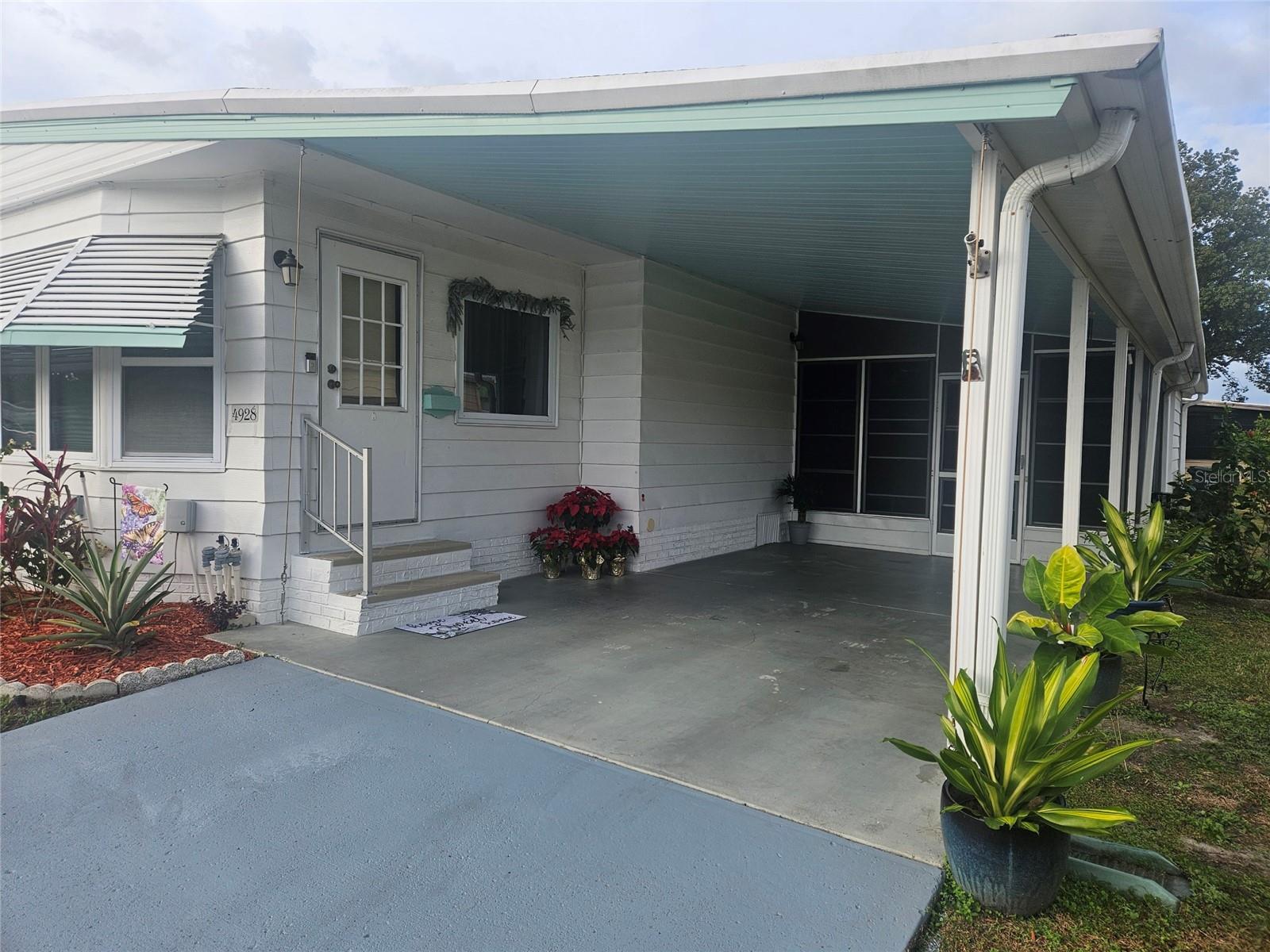 Image 4 of 42 For 4928 Foxdale Dr