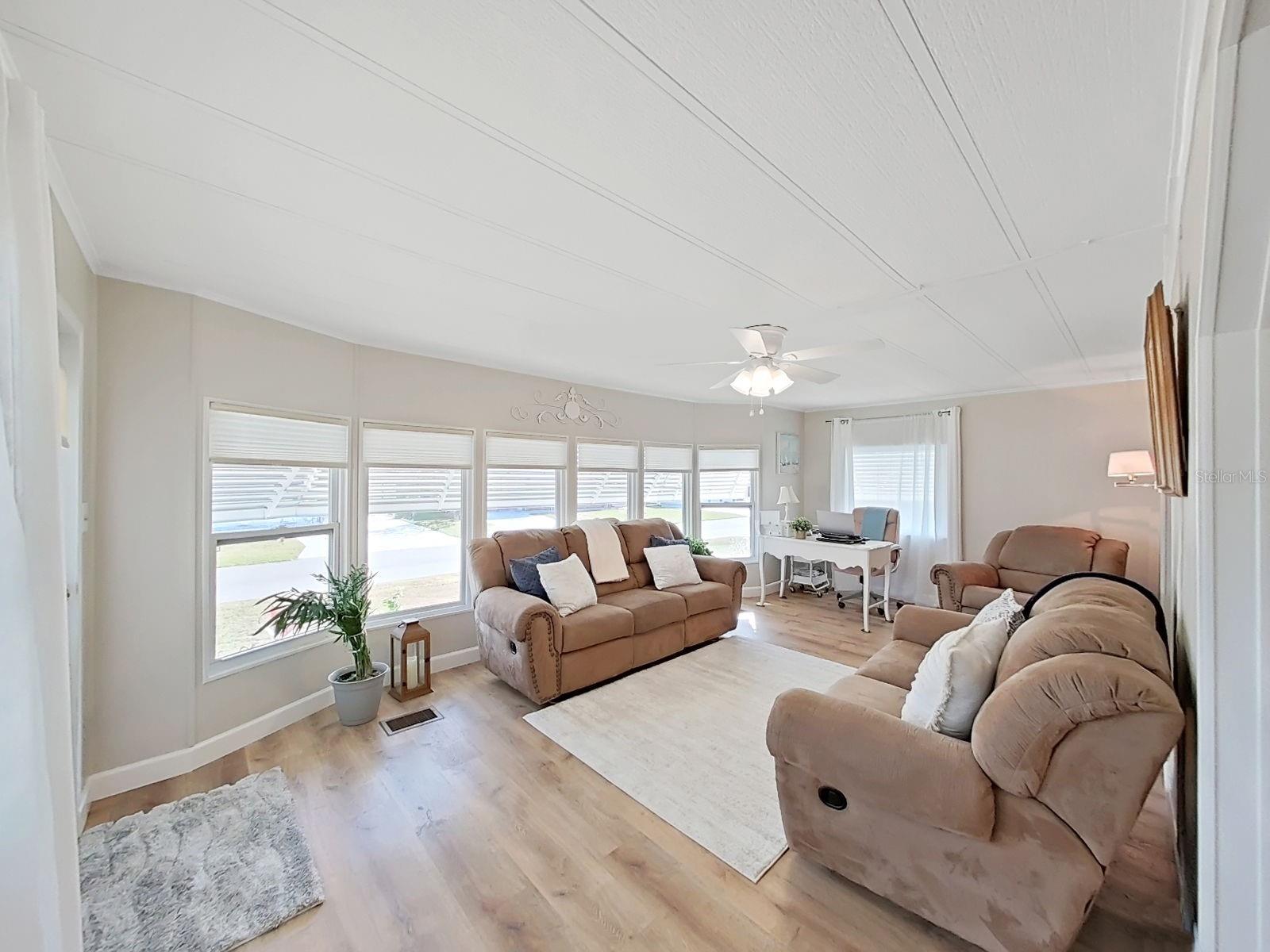 Image 6 of 42 For 4928 Foxdale Dr