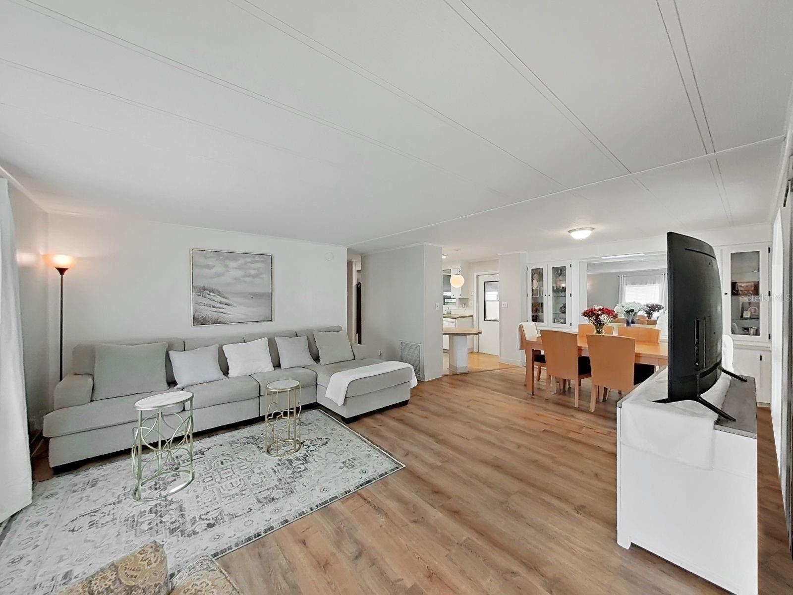 Image 9 of 42 For 4928 Foxdale Dr