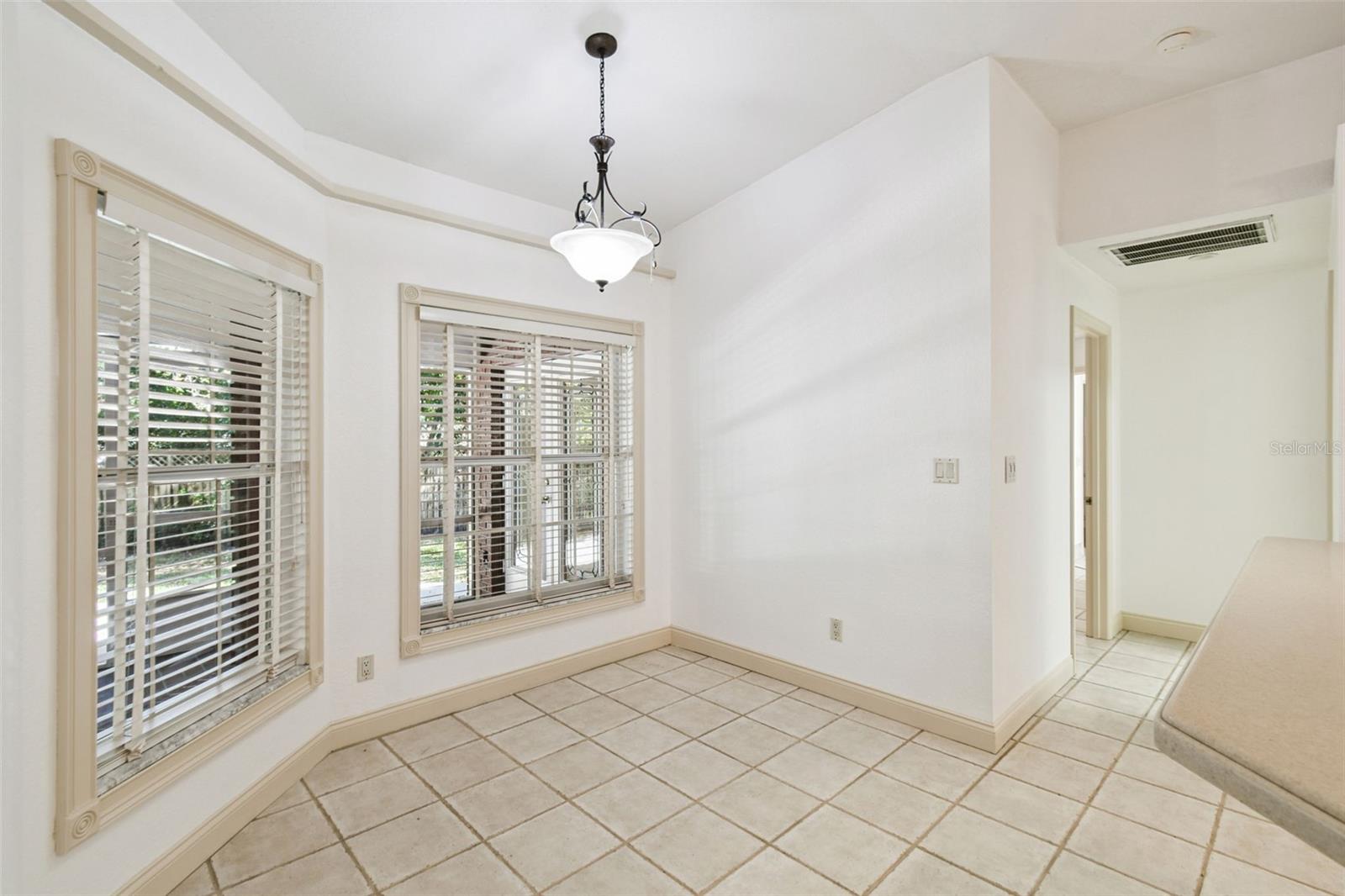 Image 14 of 52 For 520 Pinner Court