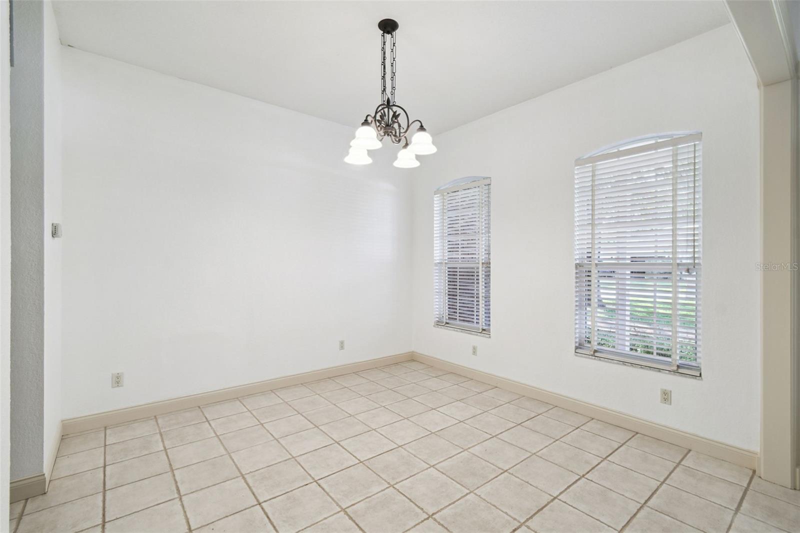 Image 17 of 52 For 520 Pinner Court